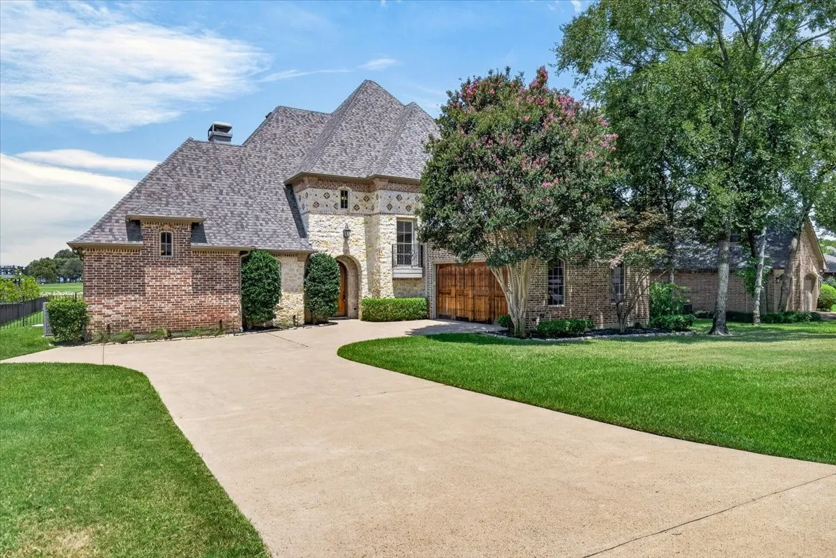 Single Family Residence For Sale in Henderson County , 308 Saint Andrews Drive, Mabank, Texas 75156, 5 Bedroom, 4 Bathroom, 3 Garage spaces, 4,258 Sqft, built in 2010, mls#21335229, Real Estate Agent in Mabank, Homes For Sale in Henderson county, Homes For Sale in Mabank, Realtor in Mabank Texas, Real Estate Brokerage Independent Realty Texas, Luminita Cordes Realtor