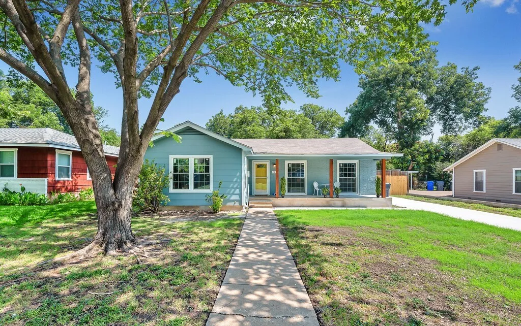 Single-story residence featuring a powder blue exterior and white trim