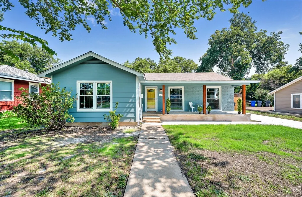 Single Family Residence For Sale in Mc Lennan County , 4221 Sanger Avenue, Waco, Texas 76710, 3 Bedroom, 2 Bathroom, Garage spaces, 1,652 Sqft, built in 1951, mls#21325178, Real Estate Agent in Waco, Homes For Sale in Mc Lennan county, Homes For Sale in Waco, Realtor in Waco Texas, Real Estate Brokerage Independent Realty Texas, Luminita Cordes Realtor