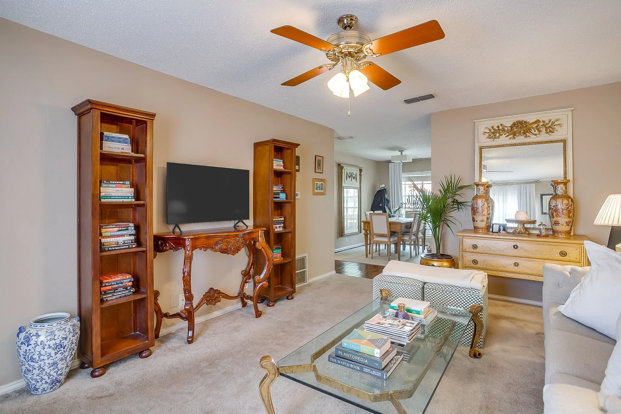 Condominium For Sale in Tarrant County , 937 Roaring Springs Road, Fort Worth, Texas 76114, 2 Bedroom, 2 Bathroom, Garage spaces, 1,042 Sqft, built in 1970, mls#21338527, Real Estate Agent in Fort Worth, Homes For Sale in Tarrant county, Homes For Sale in Fort Worth, Realtor in Fort Worth Texas, Real Estate Brokerage Independent Realty Texas, Luminita Cordes Realtor