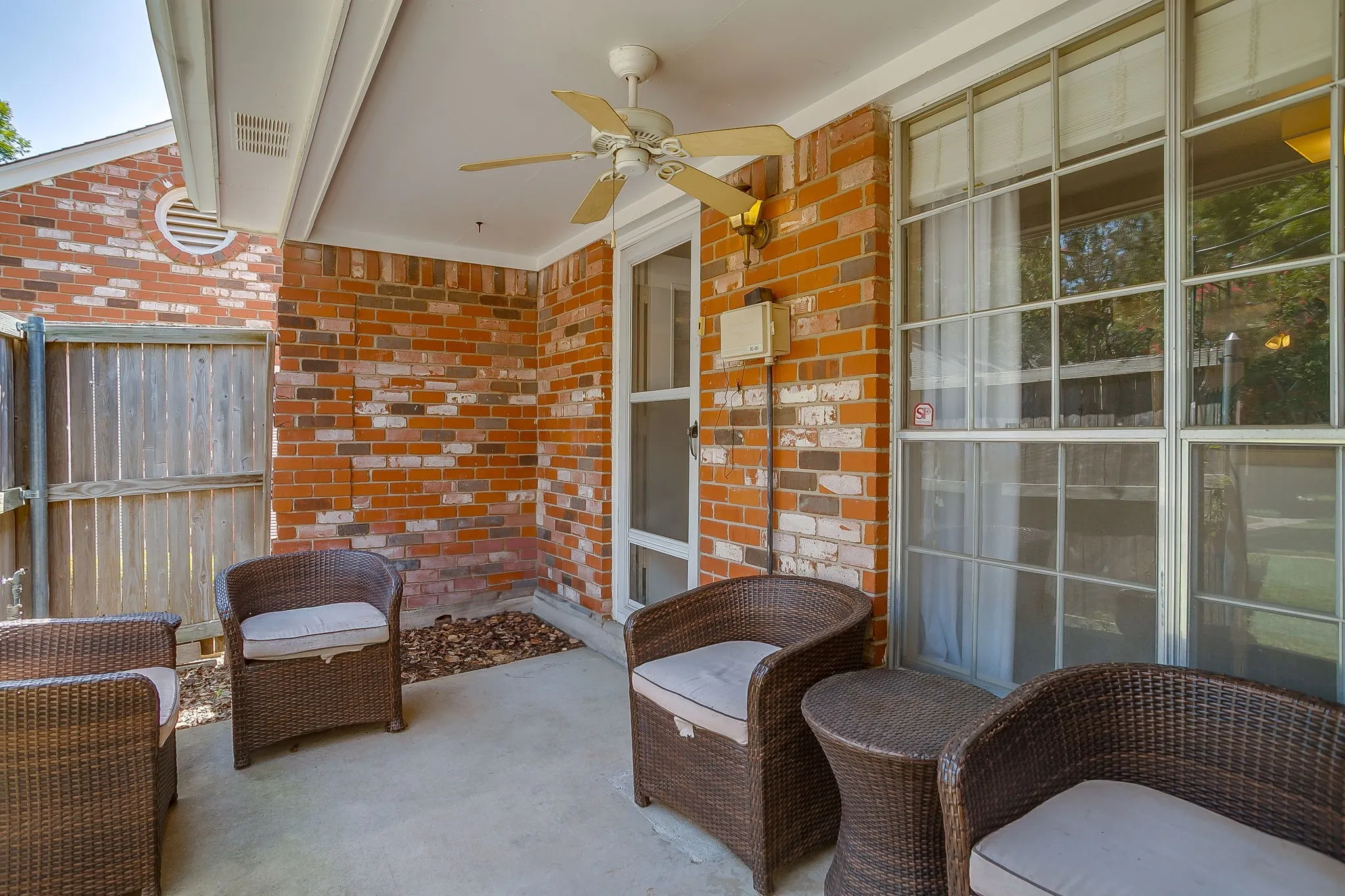 Condominium For Sale in Tarrant County , 937 Roaring Springs Road, Fort Worth, Texas 76114, 2 Bedroom, 2 Bathroom, Garage spaces, 1,042 Sqft, built in 1970, mls#21338527, Real Estate Agent in Fort Worth, Homes For Sale in Tarrant county, Homes For Sale in Fort Worth, Realtor in Fort Worth Texas, Real Estate Brokerage Independent Realty Texas, Luminita Cordes Realtor