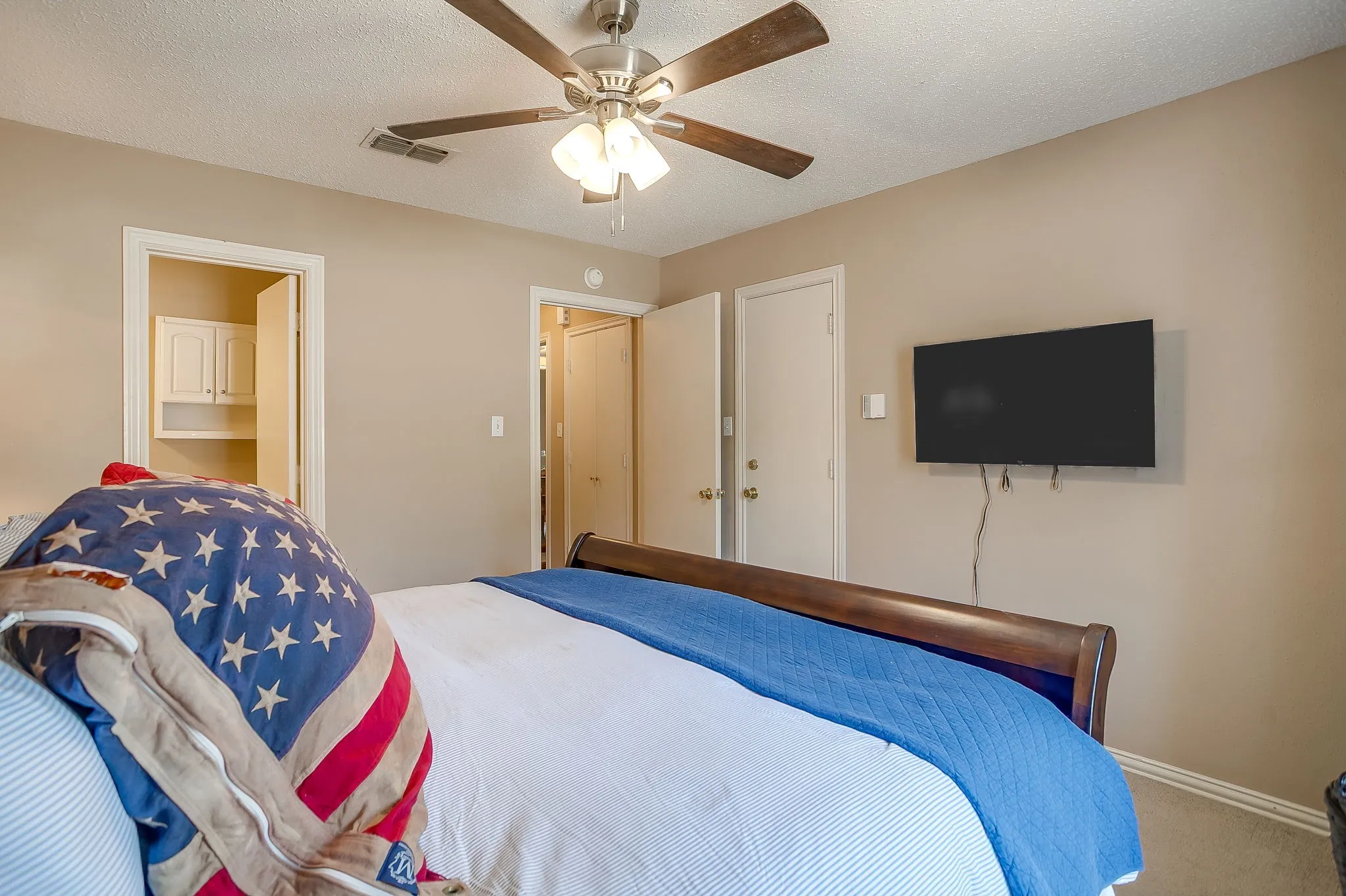 Condominium For Sale in Tarrant County , 937 Roaring Springs Road, Fort Worth, Texas 76114, 2 Bedroom, 2 Bathroom, Garage spaces, 1,042 Sqft, built in 1970, mls#21338527, Real Estate Agent in Fort Worth, Homes For Sale in Tarrant county, Homes For Sale in Fort Worth, Realtor in Fort Worth Texas, Real Estate Brokerage Independent Realty Texas, Luminita Cordes Realtor
