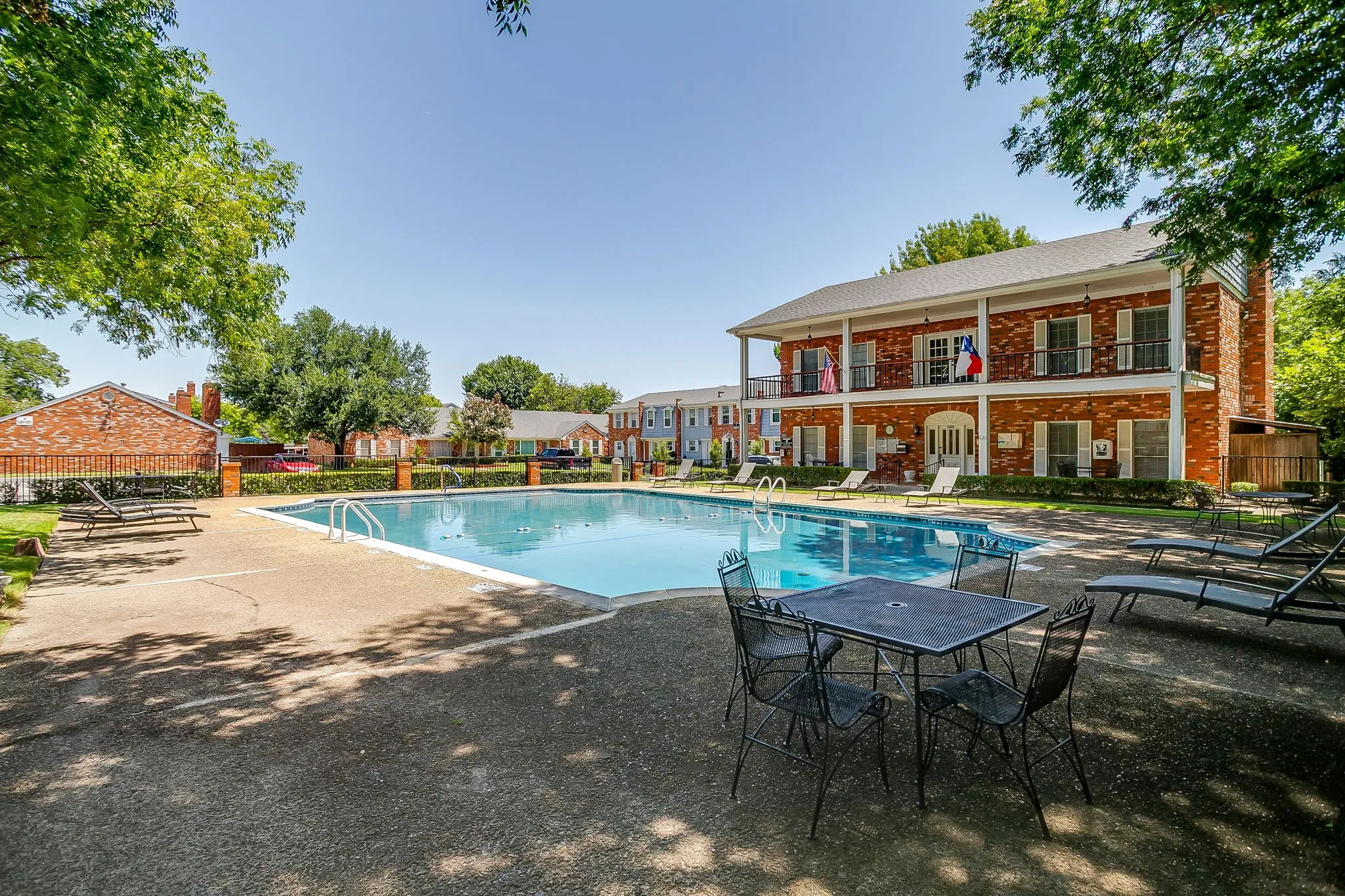 Condominium For Sale in Tarrant County , 937 Roaring Springs Road, Fort Worth, Texas 76114, 2 Bedroom, 2 Bathroom, Garage spaces, 1,042 Sqft, built in 1970, mls#21338527, Real Estate Agent in Fort Worth, Homes For Sale in Tarrant county, Homes For Sale in Fort Worth, Realtor in Fort Worth Texas, Real Estate Brokerage Independent Realty Texas, Luminita Cordes Realtor
