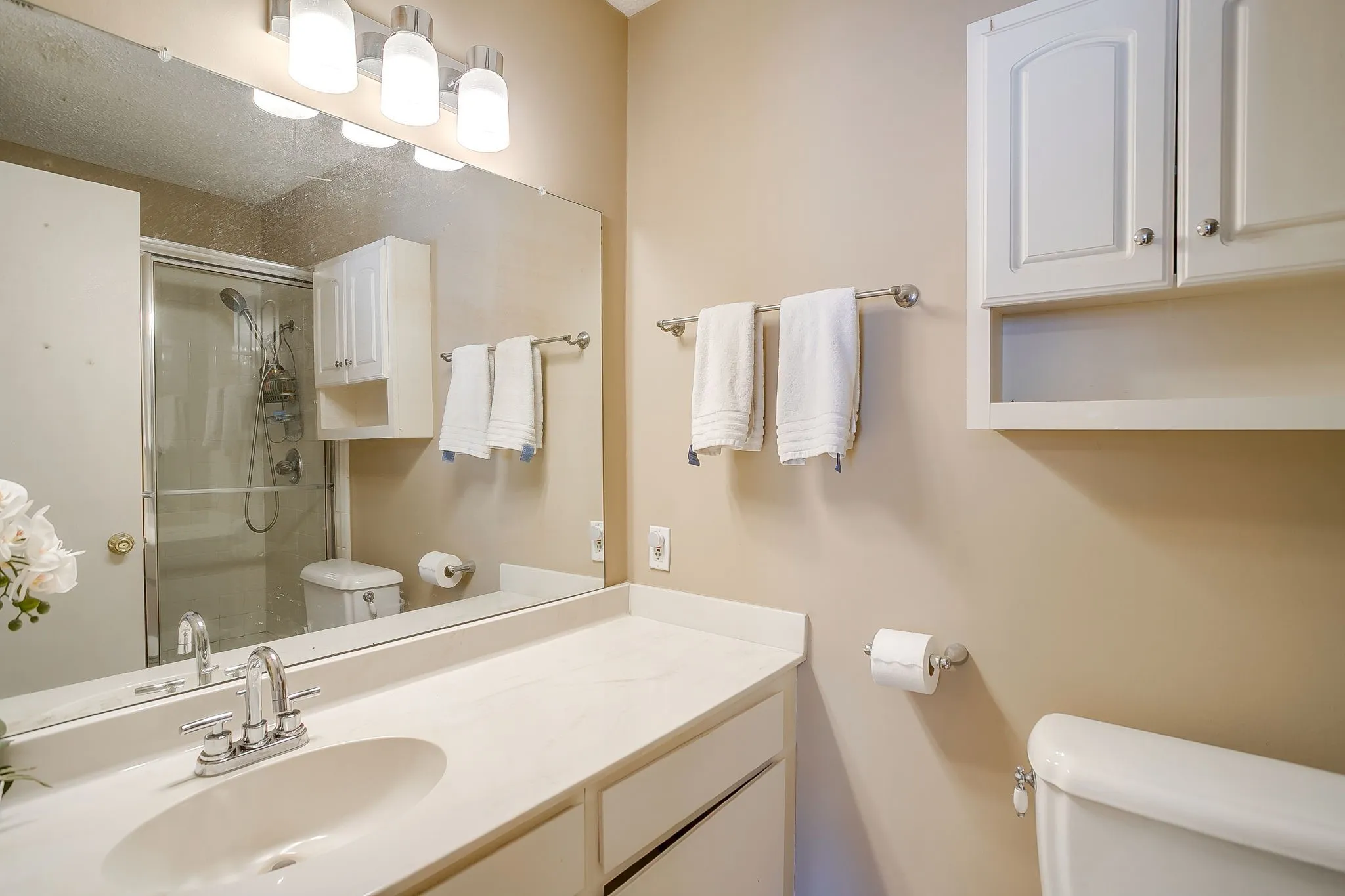 Condominium For Sale in Tarrant County , 937 Roaring Springs Road, Fort Worth, Texas 76114, 2 Bedroom, 2 Bathroom, Garage spaces, 1,042 Sqft, built in 1970, mls#21338527, Real Estate Agent in Fort Worth, Homes For Sale in Tarrant county, Homes For Sale in Fort Worth, Realtor in Fort Worth Texas, Real Estate Brokerage Independent Realty Texas, Luminita Cordes Realtor