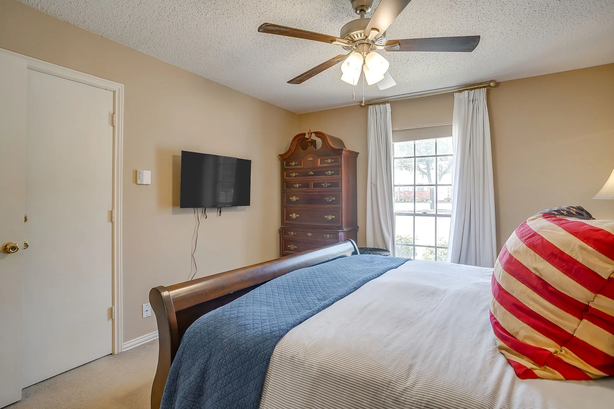 Condominium For Sale in Tarrant County , 937 Roaring Springs Road, Fort Worth, Texas 76114, 2 Bedroom, 2 Bathroom, Garage spaces, 1,042 Sqft, built in 1970, mls#21338527, Real Estate Agent in Fort Worth, Homes For Sale in Tarrant county, Homes For Sale in Fort Worth, Realtor in Fort Worth Texas, Real Estate Brokerage Independent Realty Texas, Luminita Cordes Realtor