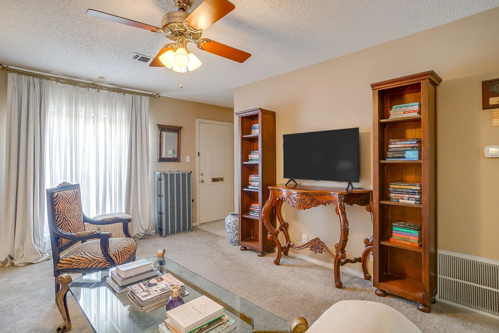 Condominium For Sale in Tarrant County , 937 Roaring Springs Road, Fort Worth, Texas 76114, 2 Bedroom, 2 Bathroom, Garage spaces, 1,042 Sqft, built in 1970, mls#21338527, Real Estate Agent in Fort Worth, Homes For Sale in Tarrant county, Homes For Sale in Fort Worth, Realtor in Fort Worth Texas, Real Estate Brokerage Independent Realty Texas, Luminita Cordes Realtor