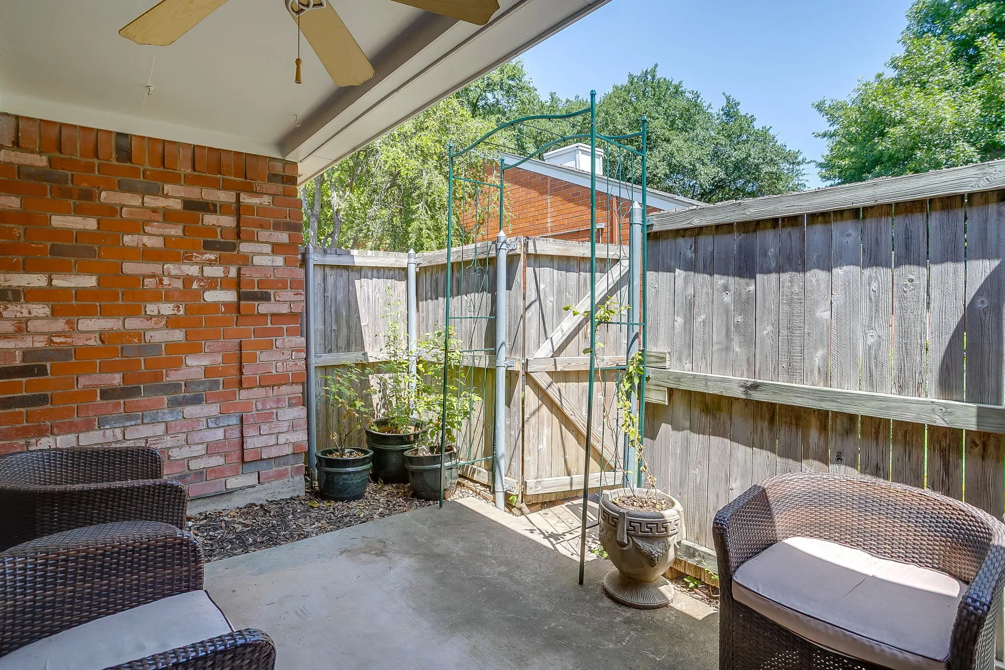 Condominium For Sale in Tarrant County , 937 Roaring Springs Road, Fort Worth, Texas 76114, 2 Bedroom, 2 Bathroom, Garage spaces, 1,042 Sqft, built in 1970, mls#21338527, Real Estate Agent in Fort Worth, Homes For Sale in Tarrant county, Homes For Sale in Fort Worth, Realtor in Fort Worth Texas, Real Estate Brokerage Independent Realty Texas, Luminita Cordes Realtor