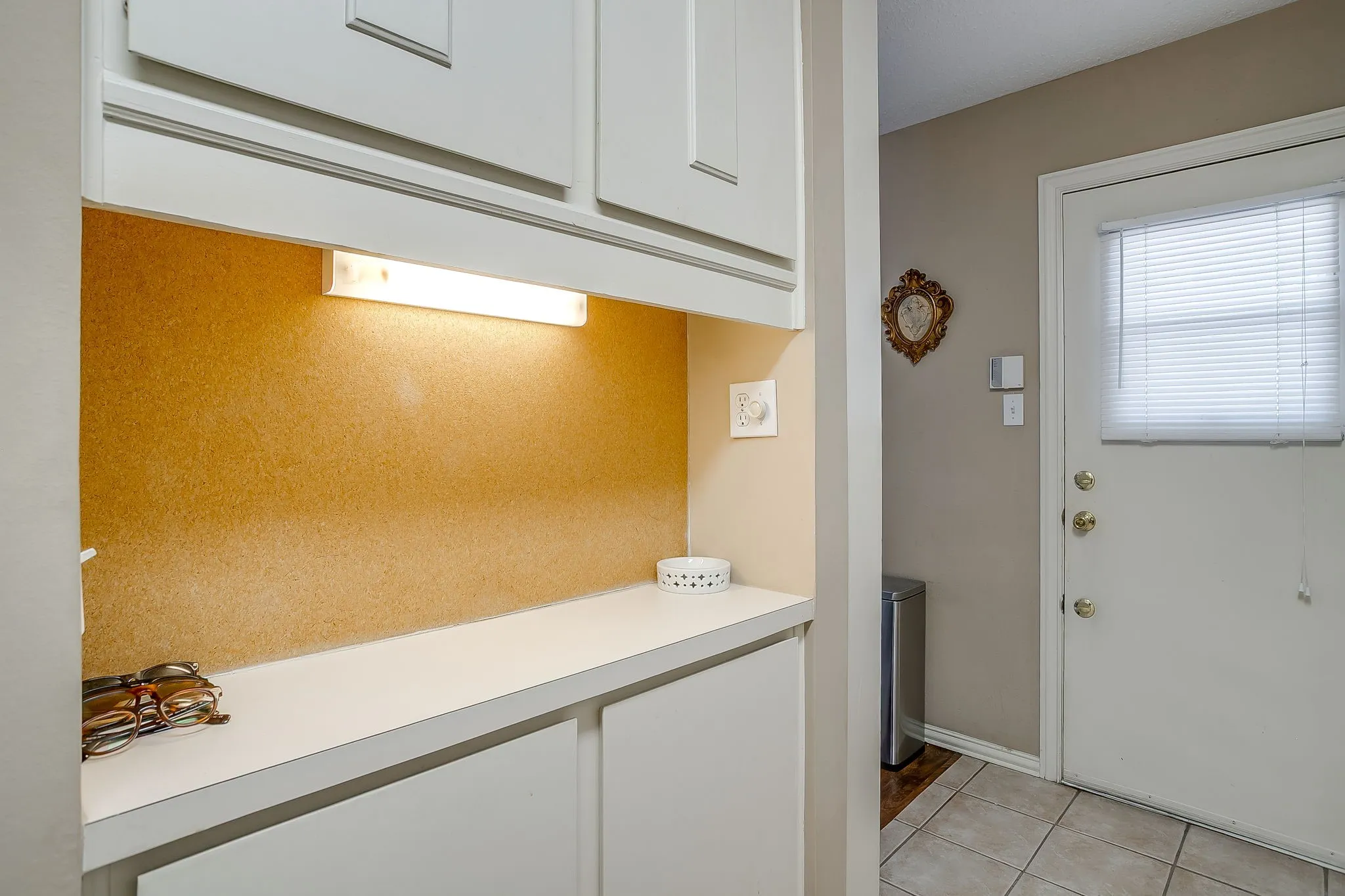Condominium For Sale in Tarrant County , 937 Roaring Springs Road, Fort Worth, Texas 76114, 2 Bedroom, 2 Bathroom, Garage spaces, 1,042 Sqft, built in 1970, mls#21338527, Real Estate Agent in Fort Worth, Homes For Sale in Tarrant county, Homes For Sale in Fort Worth, Realtor in Fort Worth Texas, Real Estate Brokerage Independent Realty Texas, Luminita Cordes Realtor