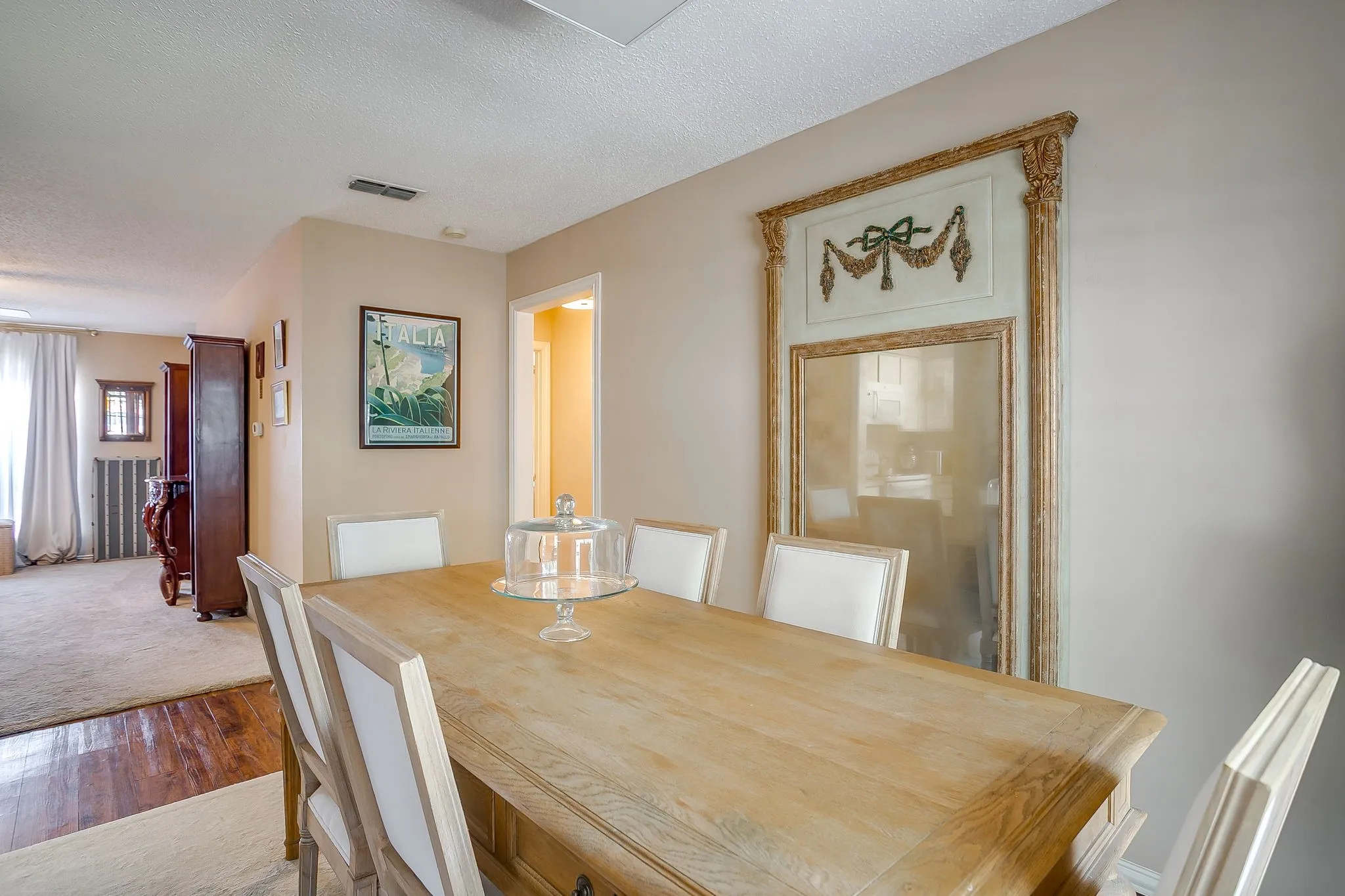 Condominium For Sale in Tarrant County , 937 Roaring Springs Road, Fort Worth, Texas 76114, 2 Bedroom, 2 Bathroom, Garage spaces, 1,042 Sqft, built in 1970, mls#21338527, Real Estate Agent in Fort Worth, Homes For Sale in Tarrant county, Homes For Sale in Fort Worth, Realtor in Fort Worth Texas, Real Estate Brokerage Independent Realty Texas, Luminita Cordes Realtor