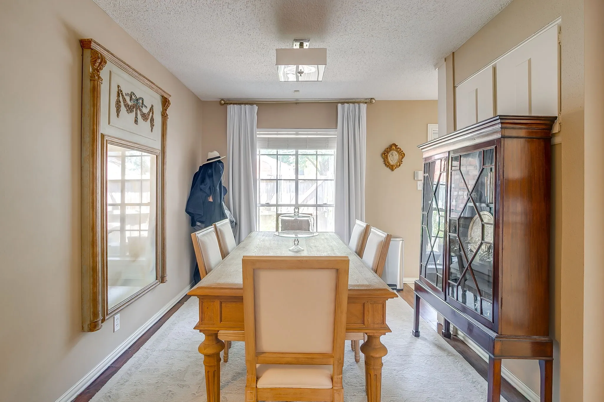 Condominium For Sale in Tarrant County , 937 Roaring Springs Road, Fort Worth, Texas 76114, 2 Bedroom, 2 Bathroom, Garage spaces, 1,042 Sqft, built in 1970, mls#21338527, Real Estate Agent in Fort Worth, Homes For Sale in Tarrant county, Homes For Sale in Fort Worth, Realtor in Fort Worth Texas, Real Estate Brokerage Independent Realty Texas, Luminita Cordes Realtor