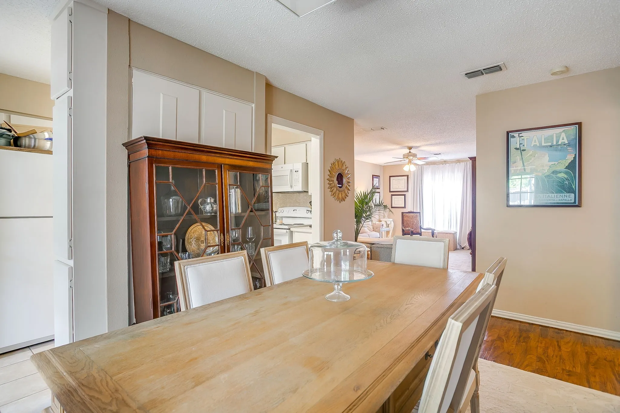 Condominium For Sale in Tarrant County , 937 Roaring Springs Road, Fort Worth, Texas 76114, 2 Bedroom, 2 Bathroom, Garage spaces, 1,042 Sqft, built in 1970, mls#21338527, Real Estate Agent in Fort Worth, Homes For Sale in Tarrant county, Homes For Sale in Fort Worth, Realtor in Fort Worth Texas, Real Estate Brokerage Independent Realty Texas, Luminita Cordes Realtor