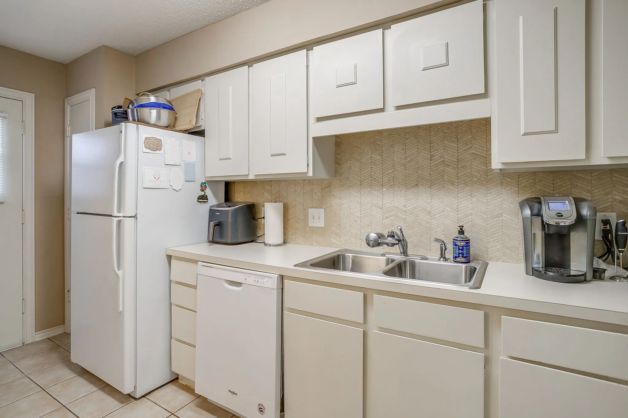 Condominium For Sale in Tarrant County , 937 Roaring Springs Road, Fort Worth, Texas 76114, 2 Bedroom, 2 Bathroom, Garage spaces, 1,042 Sqft, built in 1970, mls#21338527, Real Estate Agent in Fort Worth, Homes For Sale in Tarrant county, Homes For Sale in Fort Worth, Realtor in Fort Worth Texas, Real Estate Brokerage Independent Realty Texas, Luminita Cordes Realtor