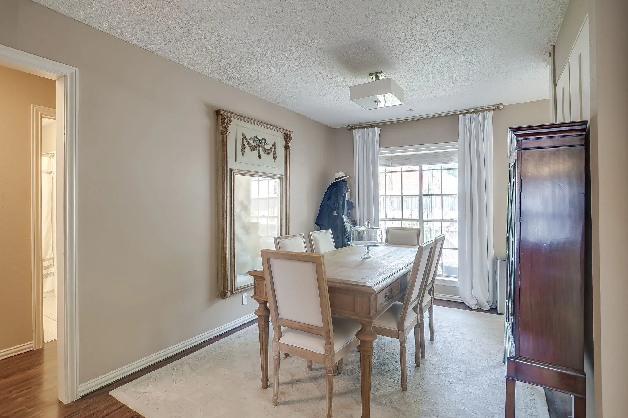 Condominium For Sale in Tarrant County , 937 Roaring Springs Road, Fort Worth, Texas 76114, 2 Bedroom, 2 Bathroom, Garage spaces, 1,042 Sqft, built in 1970, mls#21338527, Real Estate Agent in Fort Worth, Homes For Sale in Tarrant county, Homes For Sale in Fort Worth, Realtor in Fort Worth Texas, Real Estate Brokerage Independent Realty Texas, Luminita Cordes Realtor