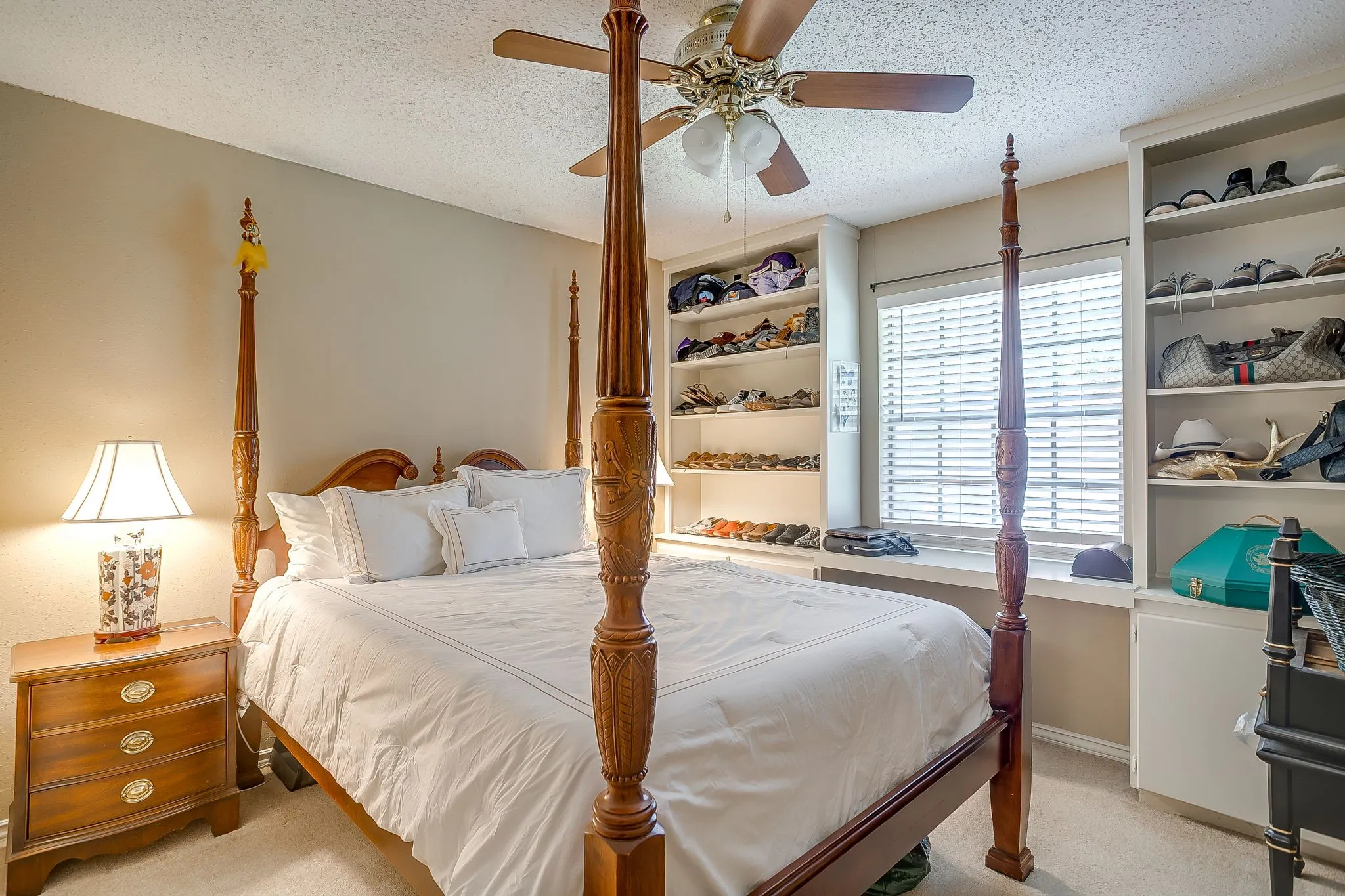 Condominium For Sale in Tarrant County , 937 Roaring Springs Road, Fort Worth, Texas 76114, 2 Bedroom, 2 Bathroom, Garage spaces, 1,042 Sqft, built in 1970, mls#21338527, Real Estate Agent in Fort Worth, Homes For Sale in Tarrant county, Homes For Sale in Fort Worth, Realtor in Fort Worth Texas, Real Estate Brokerage Independent Realty Texas, Luminita Cordes Realtor
