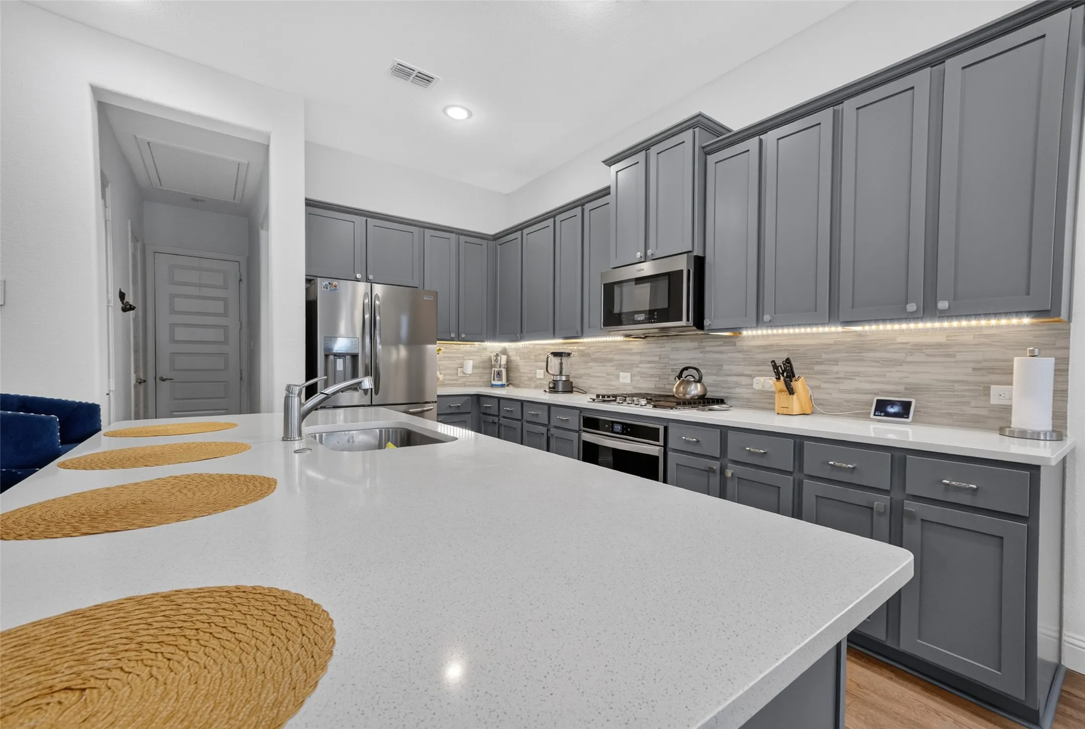 Single Family Residence For Sale in Tarrant County , 7223 Fallen Crest Lane, Arlington, Texas 76001, 3 Bedroom, 3 Bathroom, 2 Garage spaces, 2,268 Sqft, built in 2020, mls#21339514, Real Estate Agent in Arlington, Homes For Sale in Tarrant county, Homes For Sale in Arlington, Realtor in Arlington Texas, Real Estate Brokerage Independent Realty Texas, Luminita Cordes Realtor