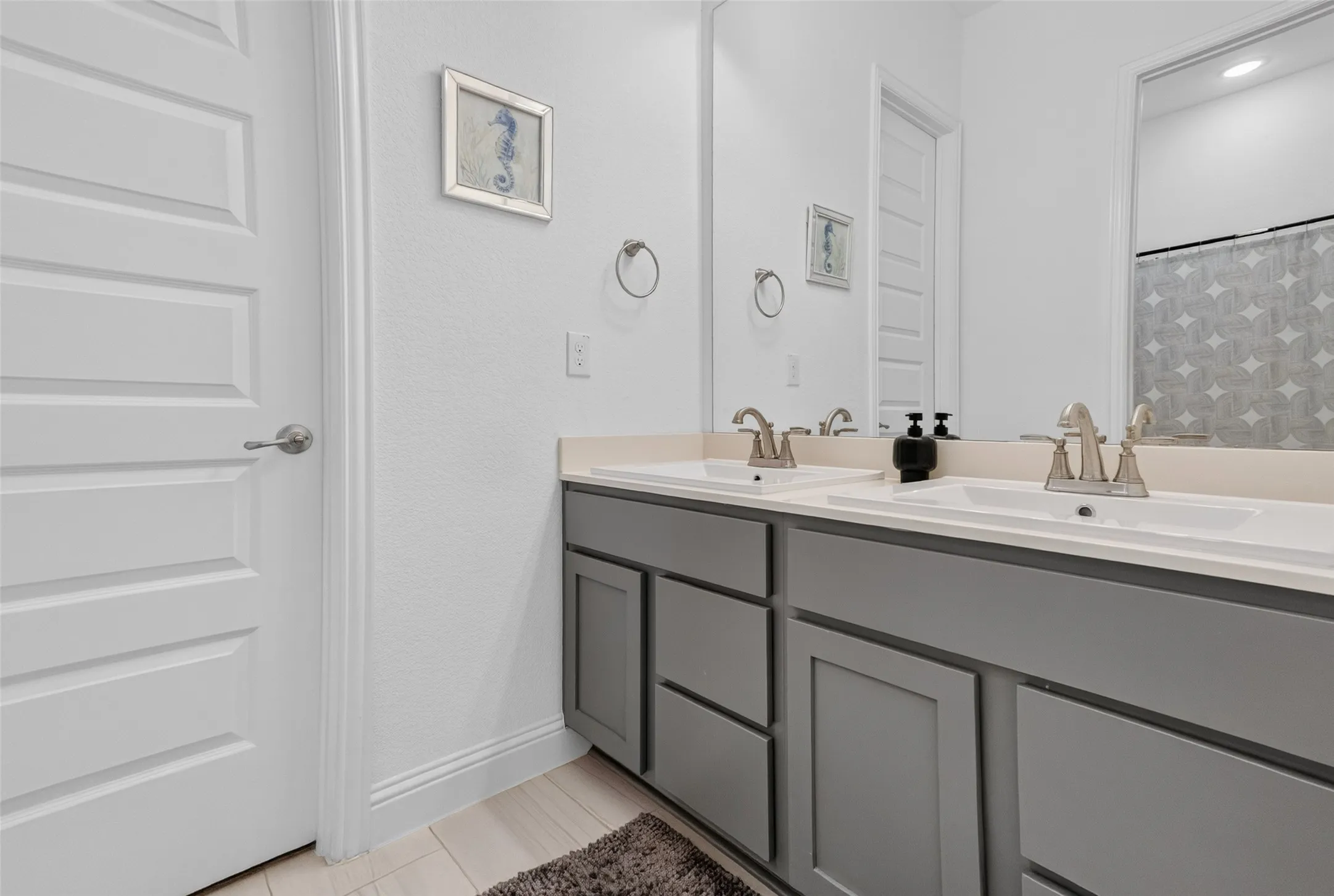 Single Family Residence For Sale in Tarrant County , 7223 Fallen Crest Lane, Arlington, Texas 76001, 3 Bedroom, 3 Bathroom, 2 Garage spaces, 2,268 Sqft, built in 2020, mls#21339514, Real Estate Agent in Arlington, Homes For Sale in Tarrant county, Homes For Sale in Arlington, Realtor in Arlington Texas, Real Estate Brokerage Independent Realty Texas, Luminita Cordes Realtor