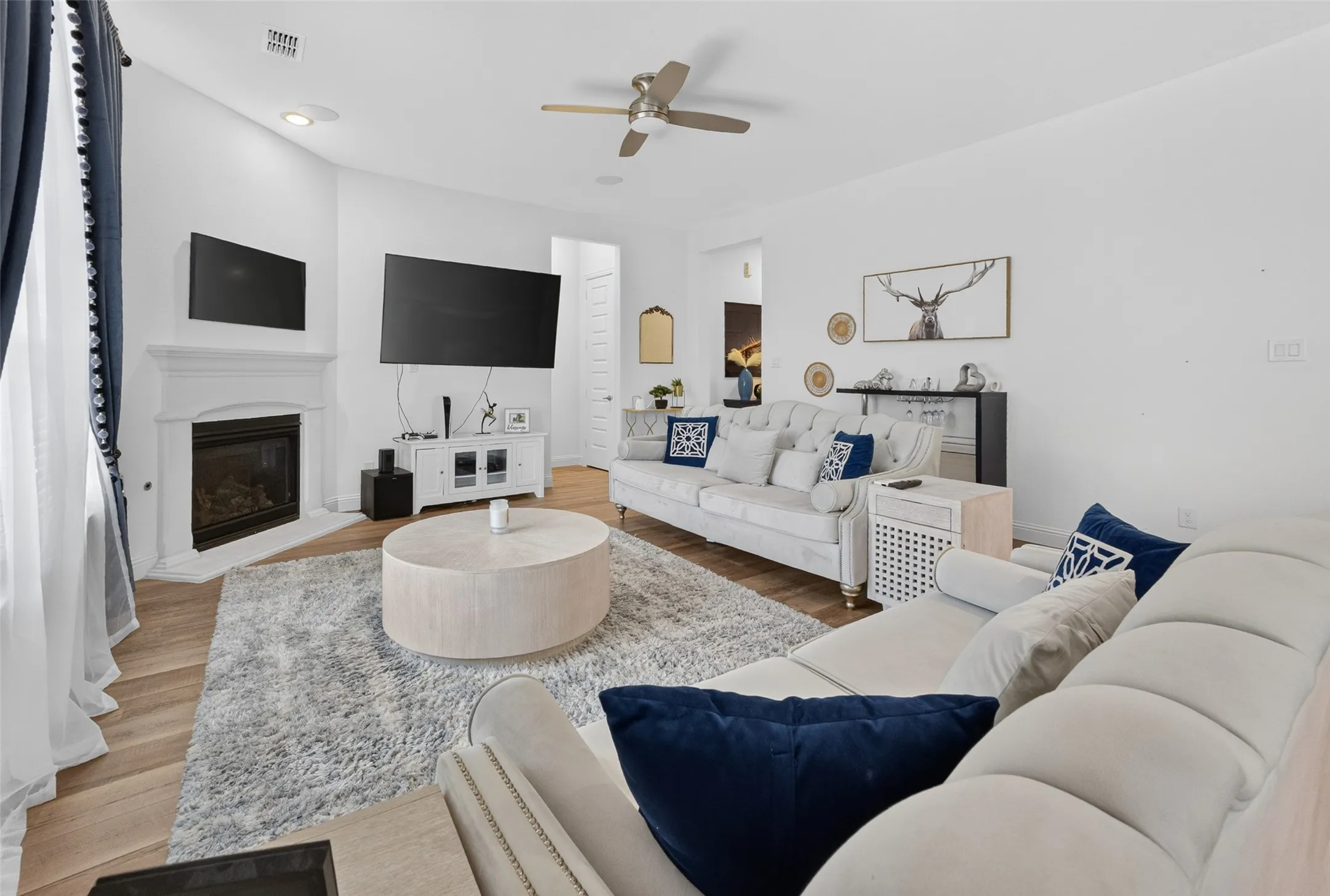 Single Family Residence For Sale in Tarrant County , 7223 Fallen Crest Lane, Arlington, Texas 76001, 3 Bedroom, 3 Bathroom, 2 Garage spaces, 2,268 Sqft, built in 2020, mls#21339514, Real Estate Agent in Arlington, Homes For Sale in Tarrant county, Homes For Sale in Arlington, Realtor in Arlington Texas, Real Estate Brokerage Independent Realty Texas, Luminita Cordes Realtor