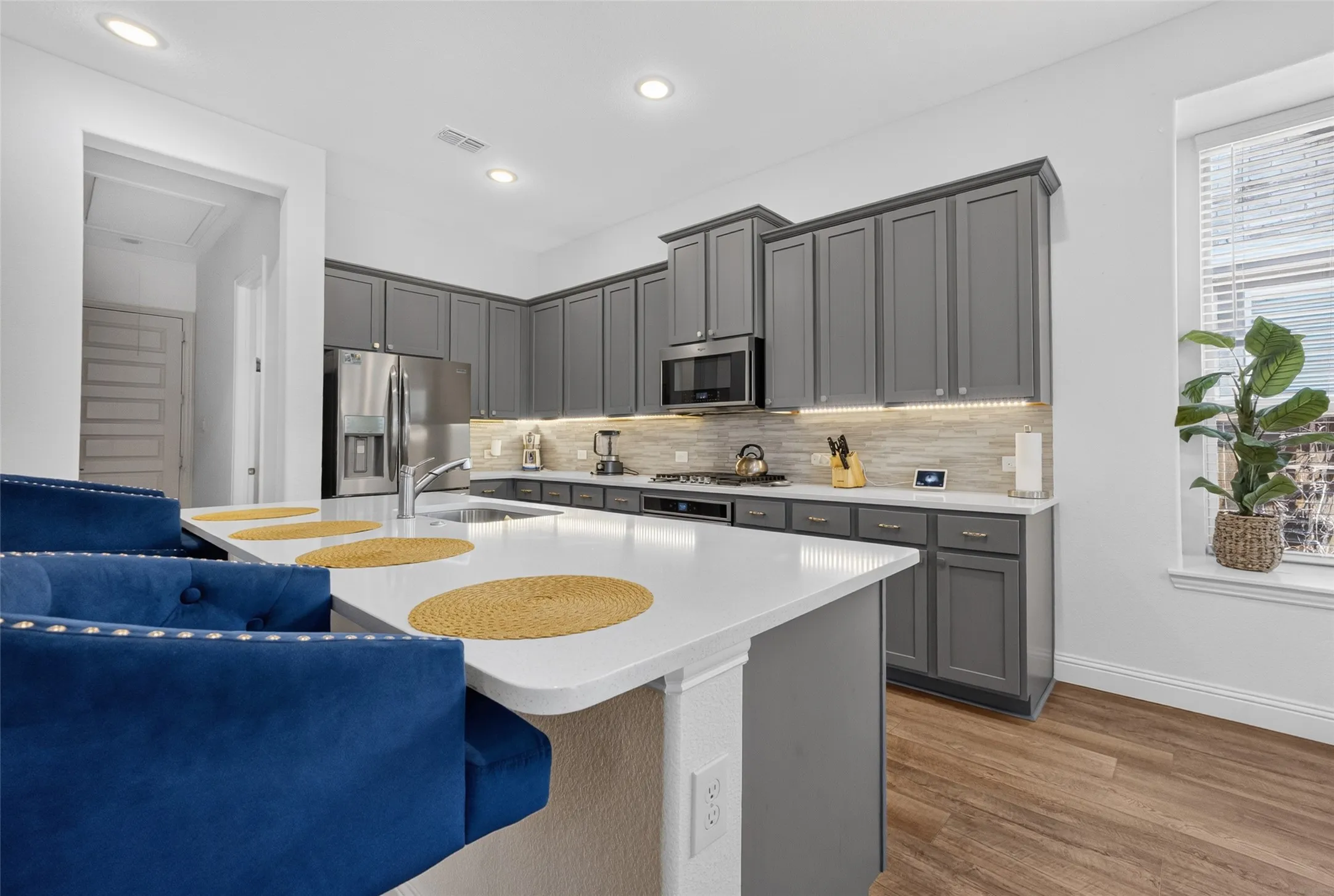 Single Family Residence For Sale in Tarrant County , 7223 Fallen Crest Lane, Arlington, Texas 76001, 3 Bedroom, 3 Bathroom, 2 Garage spaces, 2,268 Sqft, built in 2020, mls#21339514, Real Estate Agent in Arlington, Homes For Sale in Tarrant county, Homes For Sale in Arlington, Realtor in Arlington Texas, Real Estate Brokerage Independent Realty Texas, Luminita Cordes Realtor