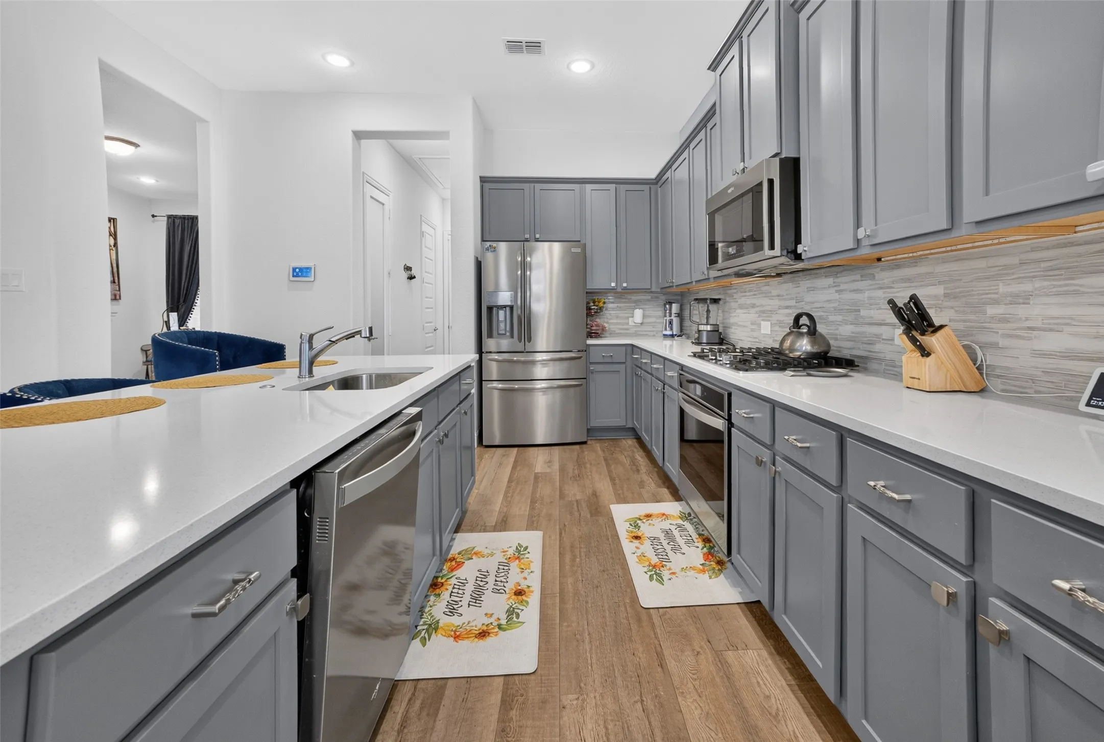 Single Family Residence For Sale in Tarrant County , 7223 Fallen Crest Lane, Arlington, Texas 76001, 3 Bedroom, 3 Bathroom, 2 Garage spaces, 2,268 Sqft, built in 2020, mls#21339514, Real Estate Agent in Arlington, Homes For Sale in Tarrant county, Homes For Sale in Arlington, Realtor in Arlington Texas, Real Estate Brokerage Independent Realty Texas, Luminita Cordes Realtor
