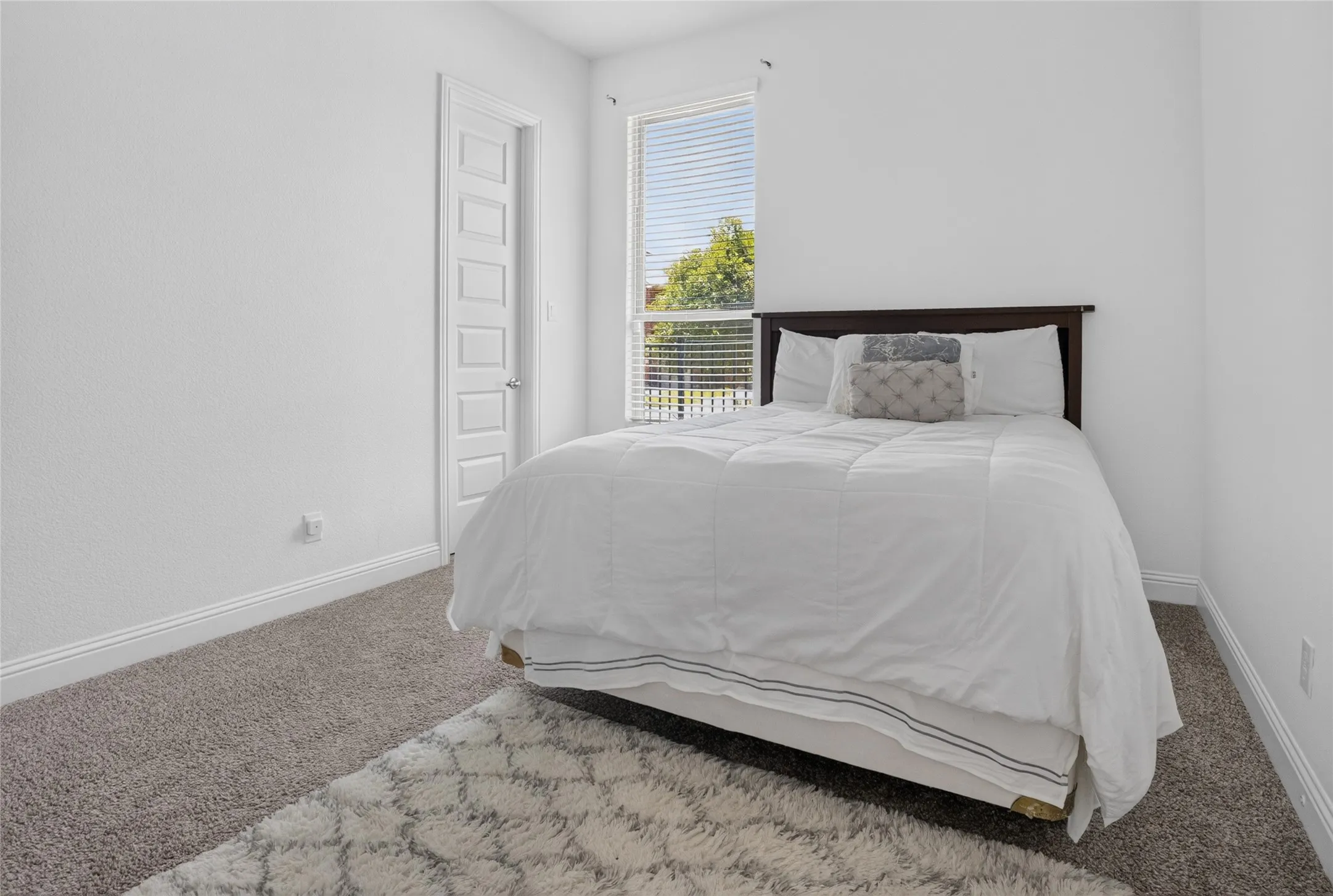 Single Family Residence For Sale in Tarrant County , 7223 Fallen Crest Lane, Arlington, Texas 76001, 3 Bedroom, 3 Bathroom, 2 Garage spaces, 2,268 Sqft, built in 2020, mls#21339514, Real Estate Agent in Arlington, Homes For Sale in Tarrant county, Homes For Sale in Arlington, Realtor in Arlington Texas, Real Estate Brokerage Independent Realty Texas, Luminita Cordes Realtor