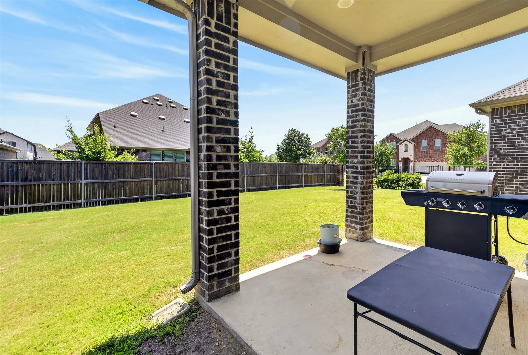 Single Family Residence For Sale in Tarrant County , 7223 Fallen Crest Lane, Arlington, Texas 76001, 3 Bedroom, 3 Bathroom, 2 Garage spaces, 2,268 Sqft, built in 2020, mls#21339514, Real Estate Agent in Arlington, Homes For Sale in Tarrant county, Homes For Sale in Arlington, Realtor in Arlington Texas, Real Estate Brokerage Independent Realty Texas, Luminita Cordes Realtor