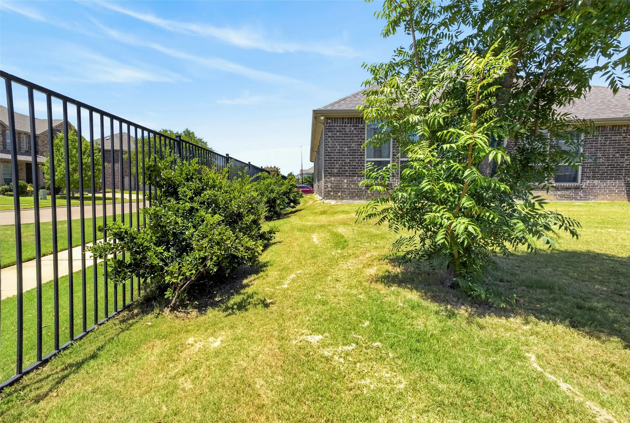 Single Family Residence For Sale in Tarrant County , 7223 Fallen Crest Lane, Arlington, Texas 76001, 3 Bedroom, 3 Bathroom, 2 Garage spaces, 2,268 Sqft, built in 2020, mls#21339514, Real Estate Agent in Arlington, Homes For Sale in Tarrant county, Homes For Sale in Arlington, Realtor in Arlington Texas, Real Estate Brokerage Independent Realty Texas, Luminita Cordes Realtor