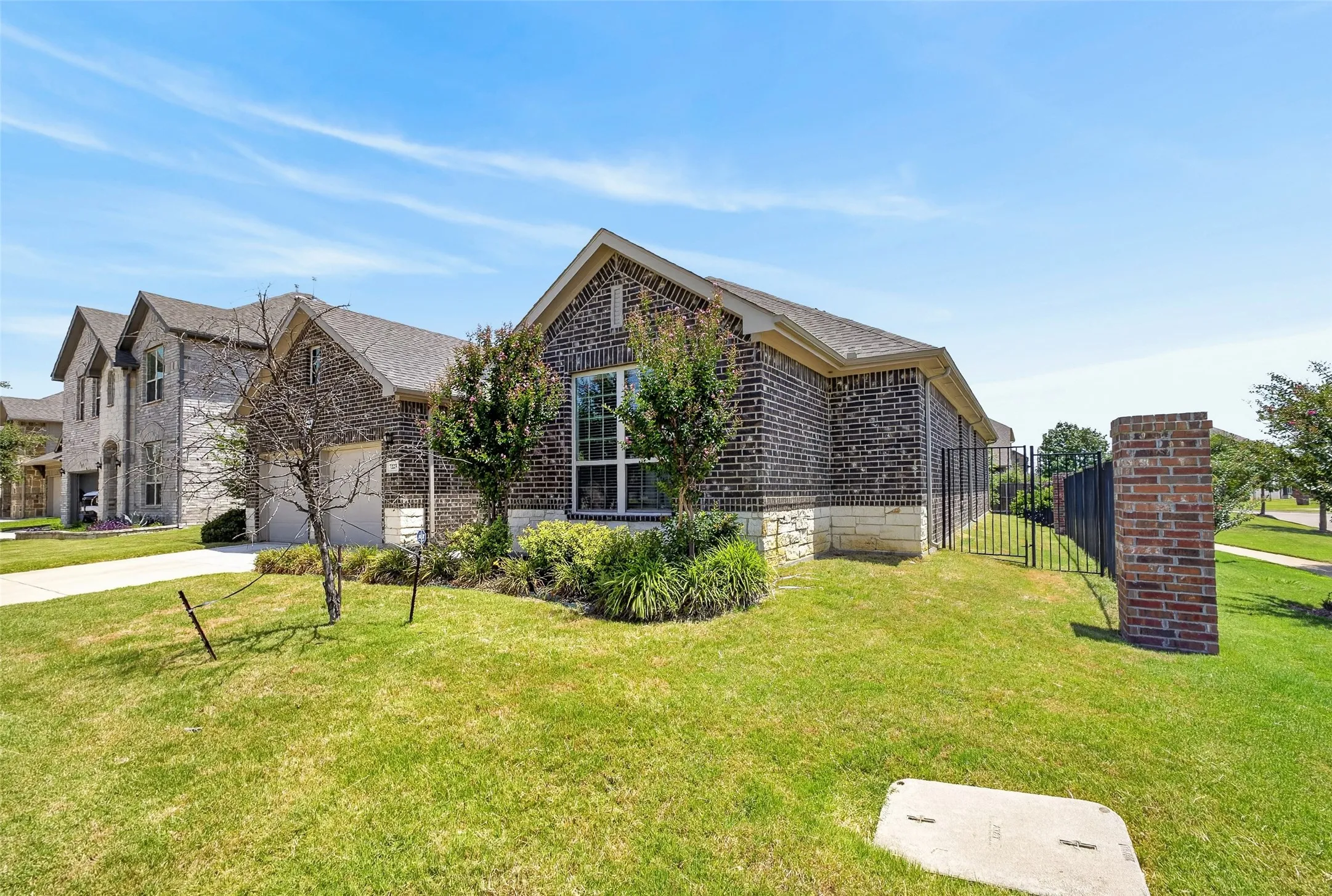 Single Family Residence For Sale in Tarrant County , 7223 Fallen Crest Lane, Arlington, Texas 76001, 3 Bedroom, 3 Bathroom, 2 Garage spaces, 2,268 Sqft, built in 2020, mls#21339514, Real Estate Agent in Arlington, Homes For Sale in Tarrant county, Homes For Sale in Arlington, Realtor in Arlington Texas, Real Estate Brokerage Independent Realty Texas, Luminita Cordes Realtor
