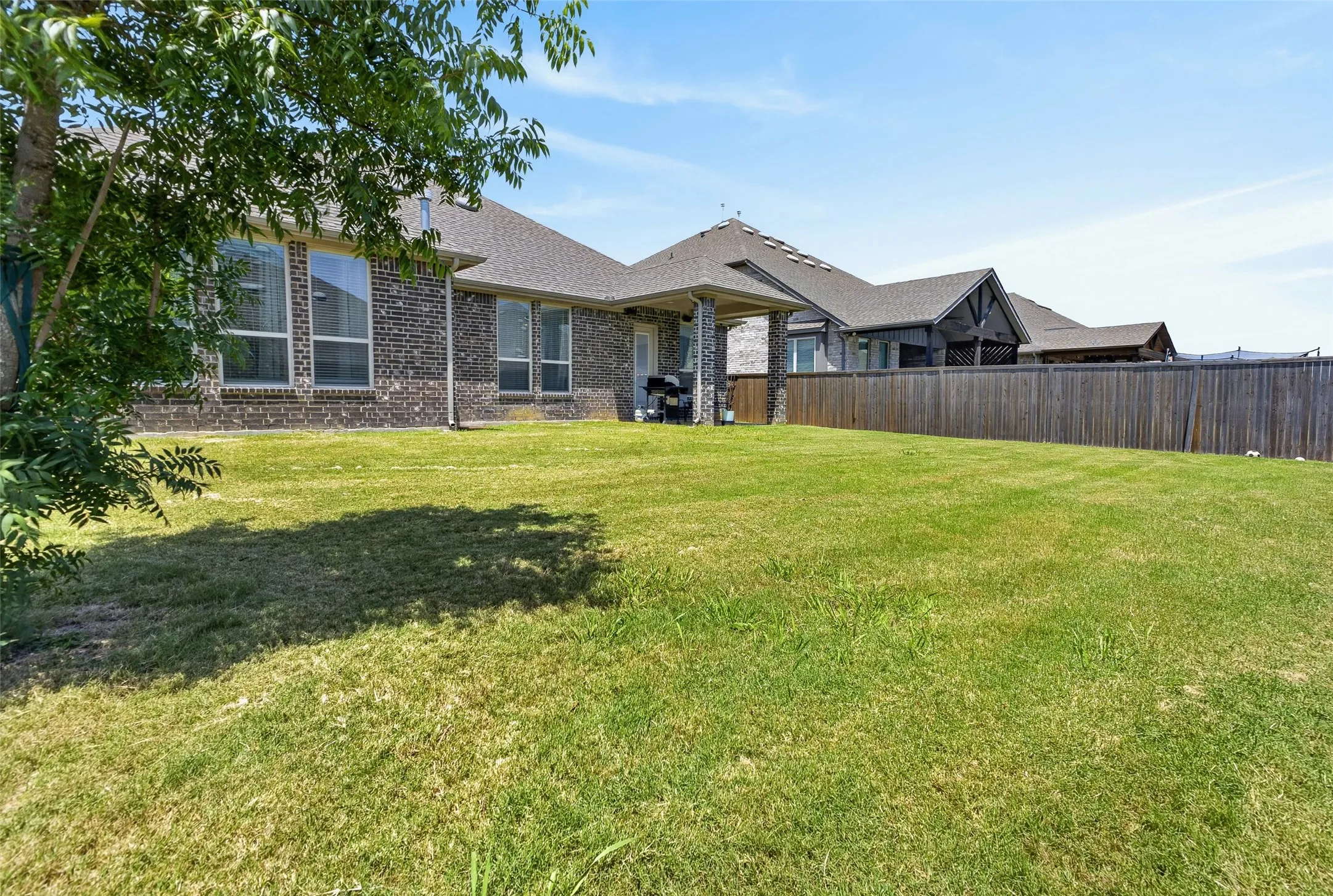Single Family Residence For Sale in Tarrant County , 7223 Fallen Crest Lane, Arlington, Texas 76001, 3 Bedroom, 3 Bathroom, 2 Garage spaces, 2,268 Sqft, built in 2020, mls#21339514, Real Estate Agent in Arlington, Homes For Sale in Tarrant county, Homes For Sale in Arlington, Realtor in Arlington Texas, Real Estate Brokerage Independent Realty Texas, Luminita Cordes Realtor