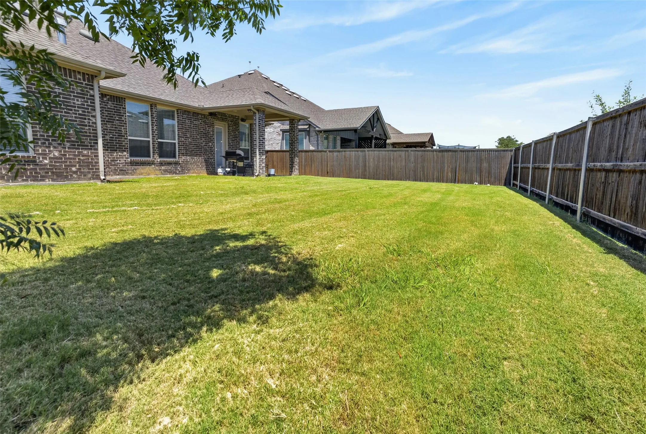 Single Family Residence For Sale in Tarrant County , 7223 Fallen Crest Lane, Arlington, Texas 76001, 3 Bedroom, 3 Bathroom, 2 Garage spaces, 2,268 Sqft, built in 2020, mls#21339514, Real Estate Agent in Arlington, Homes For Sale in Tarrant county, Homes For Sale in Arlington, Realtor in Arlington Texas, Real Estate Brokerage Independent Realty Texas, Luminita Cordes Realtor