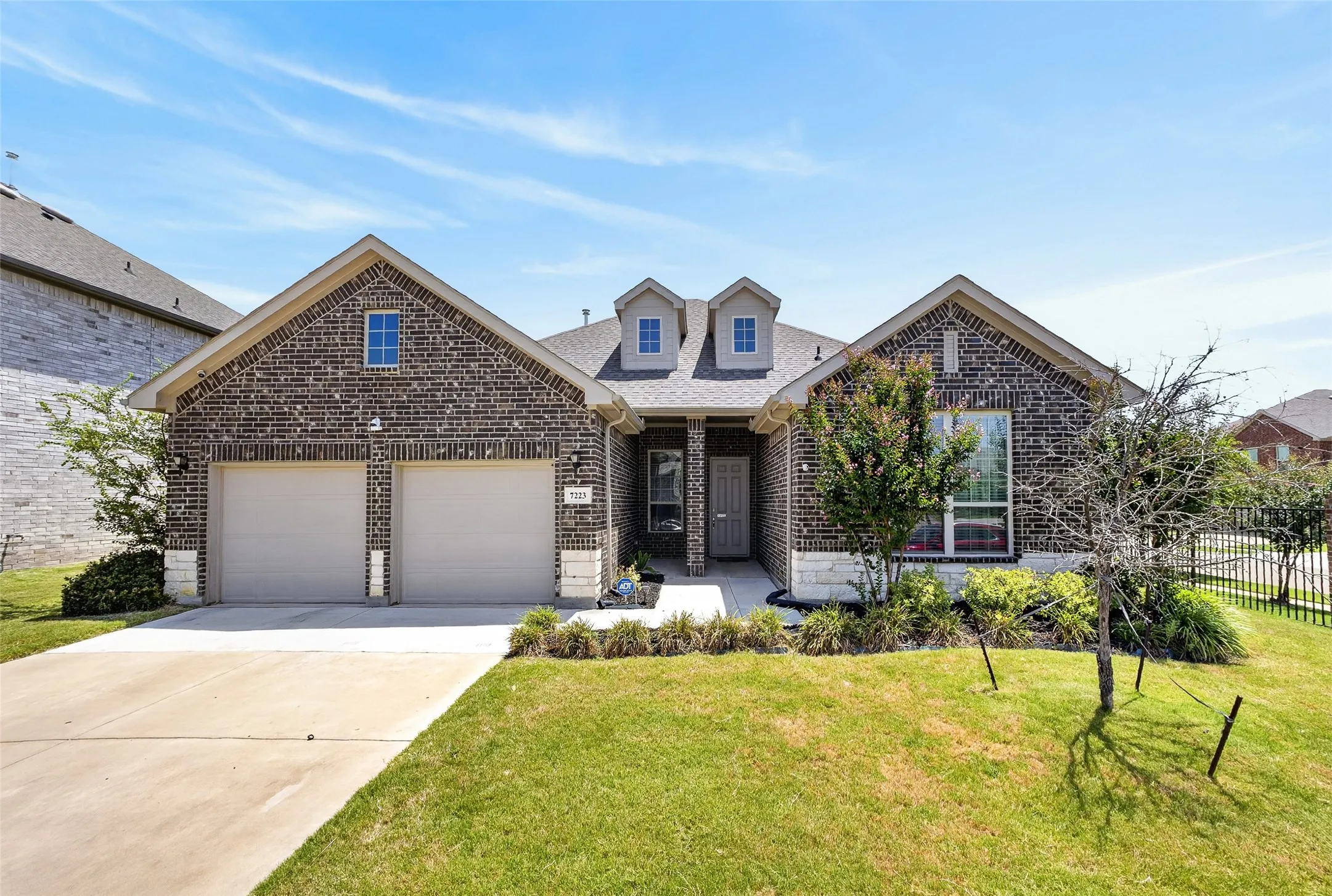 Single Family Residence For Sale in Tarrant County , 7223 Fallen Crest Lane, Arlington, Texas 76001, 3 Bedroom, 3 Bathroom, 2 Garage spaces, 2,268 Sqft, built in 2020, mls#21339514, Real Estate Agent in Arlington, Homes For Sale in Tarrant county, Homes For Sale in Arlington, Realtor in Arlington Texas, Real Estate Brokerage Independent Realty Texas, Luminita Cordes Realtor
