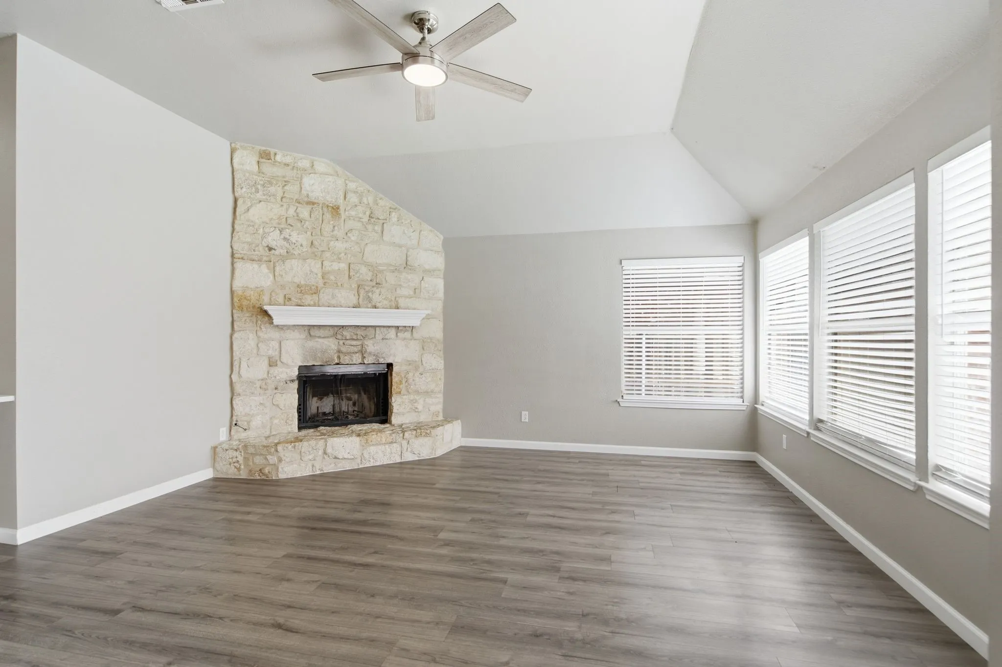 Single Family Residence For Rent in Denton County , 1237 Christopher Lane, Lewisville, Texas 75077, 3 Bedroom, 2 Bathroom, Garage spaces, 1,843 Sqft, built in 1996, mls#21338601, Real Estate Agent in Lewisville, Homes For Rent in Denton county, Homes For Rent in Lewisville, Realtor in Lewisville Texas, Real Estate Brokerage Independent Realty Texas, Luminita Cordes Realtor