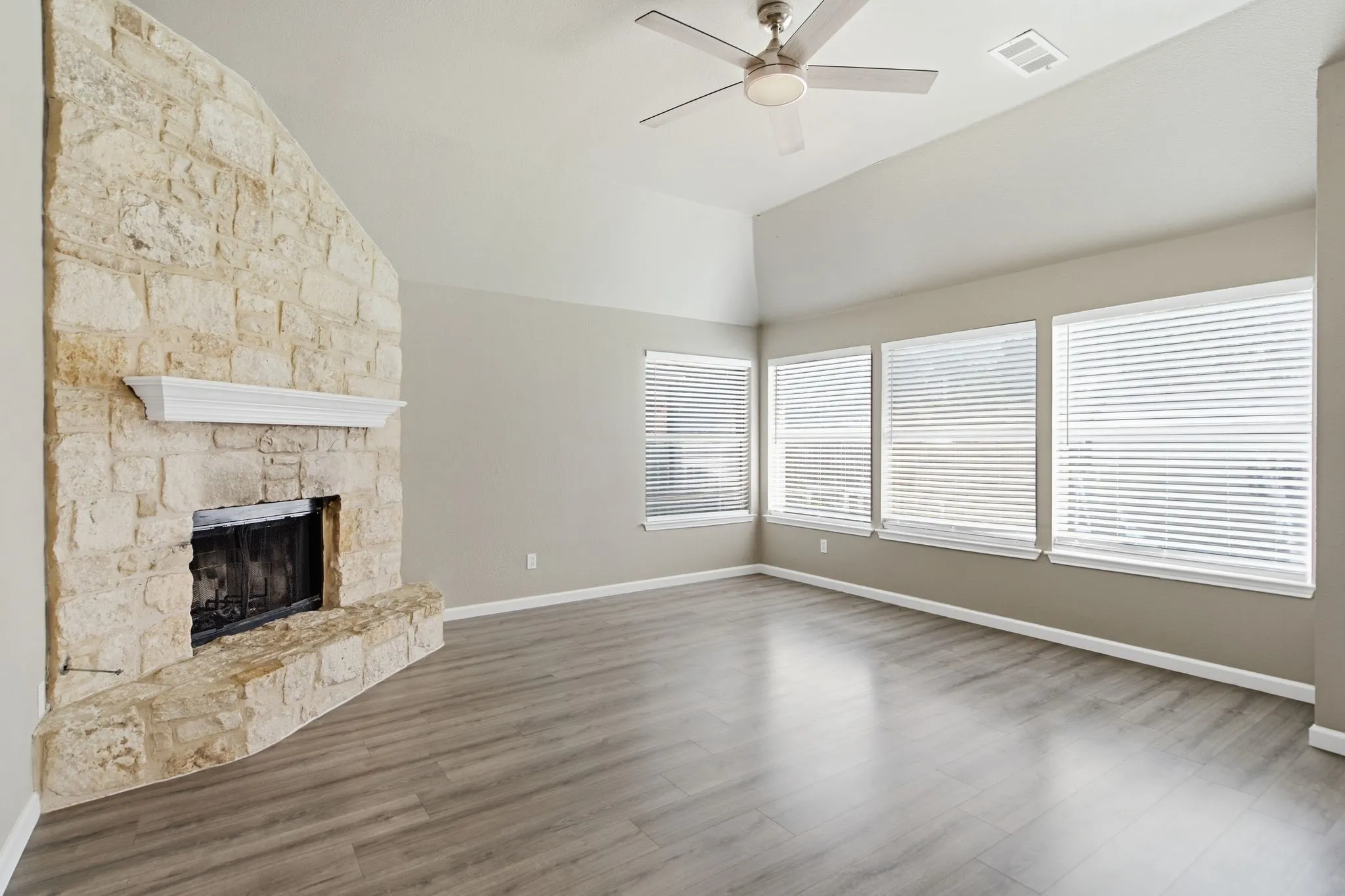 Single Family Residence For Rent in Denton County , 1237 Christopher Lane, Lewisville, Texas 75077, 3 Bedroom, 2 Bathroom, Garage spaces, 1,843 Sqft, built in 1996, mls#21338601, Real Estate Agent in Lewisville, Homes For Rent in Denton county, Homes For Rent in Lewisville, Realtor in Lewisville Texas, Real Estate Brokerage Independent Realty Texas, Luminita Cordes Realtor