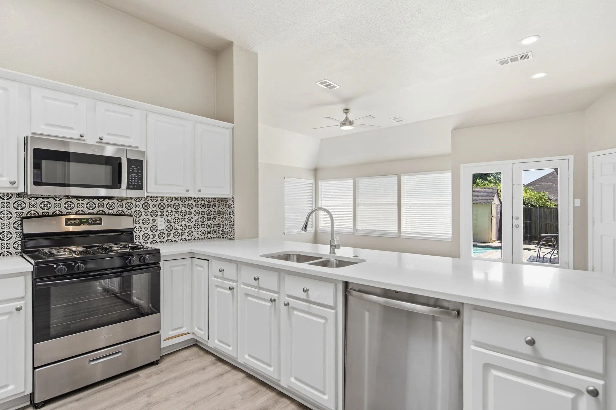 Single Family Residence For Rent in Denton County , 1237 Christopher Lane, Lewisville, Texas 75077, 3 Bedroom, 2 Bathroom, Garage spaces, 1,843 Sqft, built in 1996, mls#21338601, Real Estate Agent in Lewisville, Homes For Rent in Denton county, Homes For Rent in Lewisville, Realtor in Lewisville Texas, Real Estate Brokerage Independent Realty Texas, Luminita Cordes Realtor