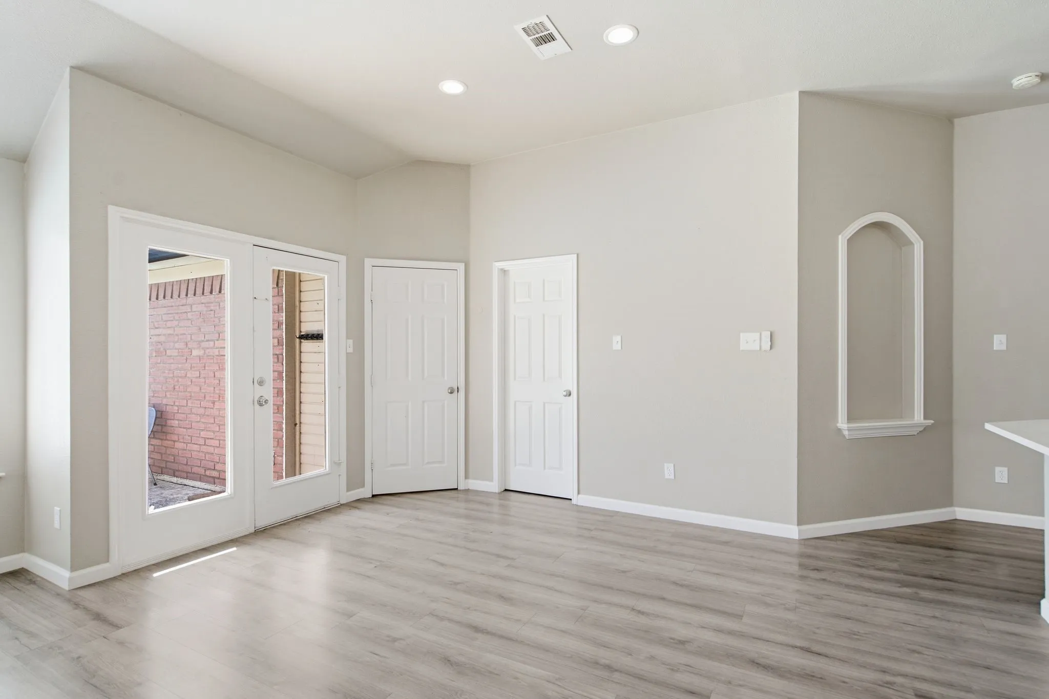 Single Family Residence For Rent in Denton County , 1237 Christopher Lane, Lewisville, Texas 75077, 3 Bedroom, 2 Bathroom, Garage spaces, 1,843 Sqft, built in 1996, mls#21338601, Real Estate Agent in Lewisville, Homes For Rent in Denton county, Homes For Rent in Lewisville, Realtor in Lewisville Texas, Real Estate Brokerage Independent Realty Texas, Luminita Cordes Realtor