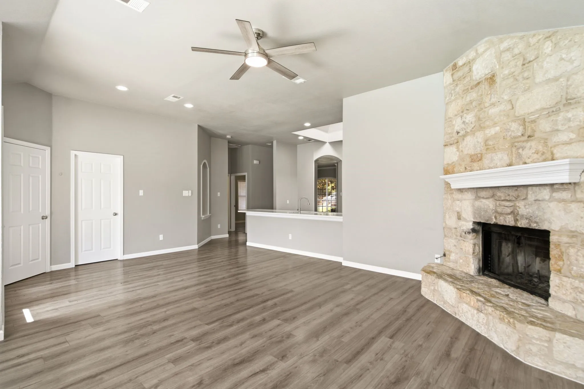 Single Family Residence For Rent in Denton County , 1237 Christopher Lane, Lewisville, Texas 75077, 3 Bedroom, 2 Bathroom, Garage spaces, 1,843 Sqft, built in 1996, mls#21338601, Real Estate Agent in Lewisville, Homes For Rent in Denton county, Homes For Rent in Lewisville, Realtor in Lewisville Texas, Real Estate Brokerage Independent Realty Texas, Luminita Cordes Realtor