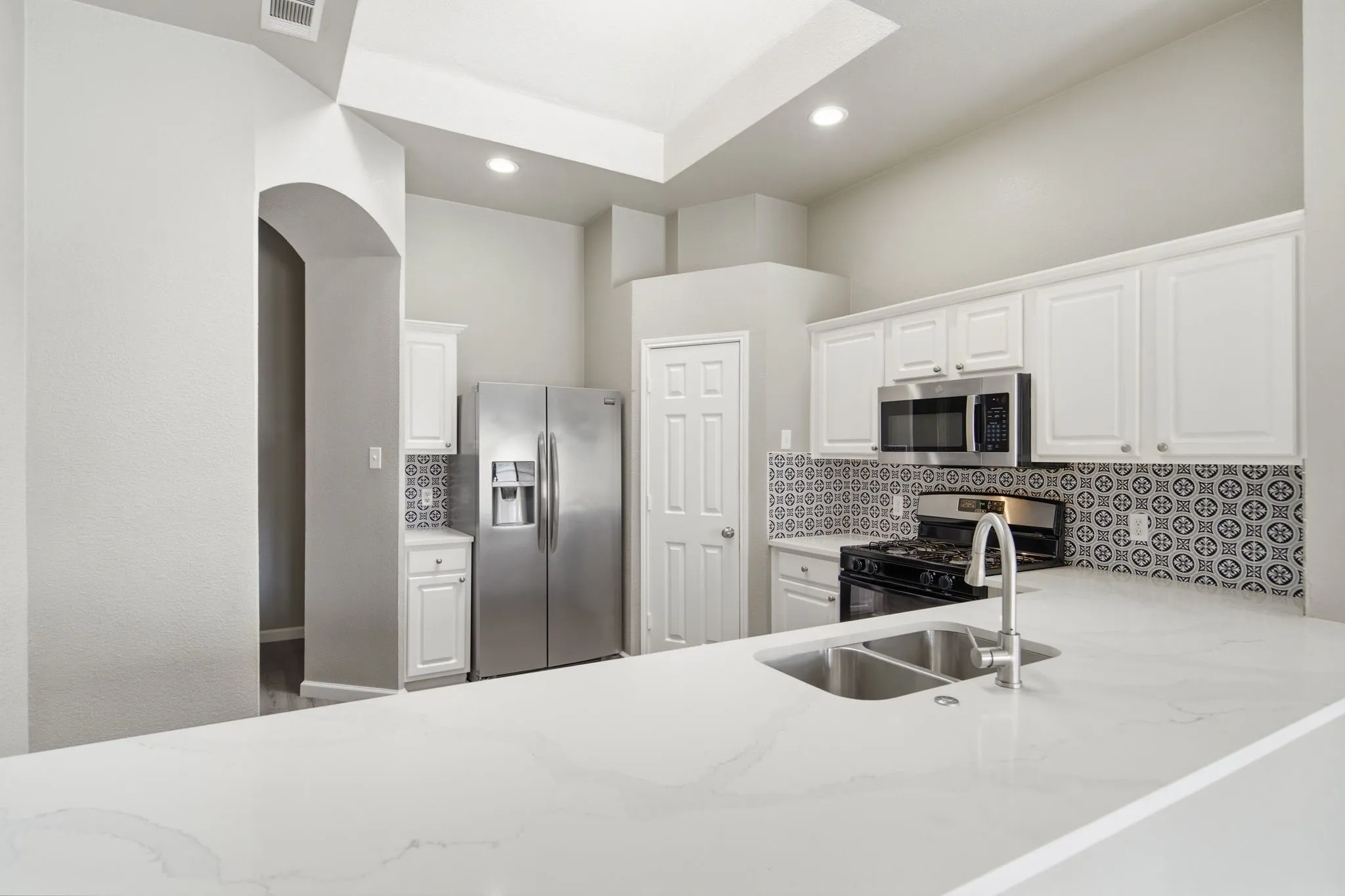 Single Family Residence For Rent in Denton County , 1237 Christopher Lane, Lewisville, Texas 75077, 3 Bedroom, 2 Bathroom, Garage spaces, 1,843 Sqft, built in 1996, mls#21338601, Real Estate Agent in Lewisville, Homes For Rent in Denton county, Homes For Rent in Lewisville, Realtor in Lewisville Texas, Real Estate Brokerage Independent Realty Texas, Luminita Cordes Realtor