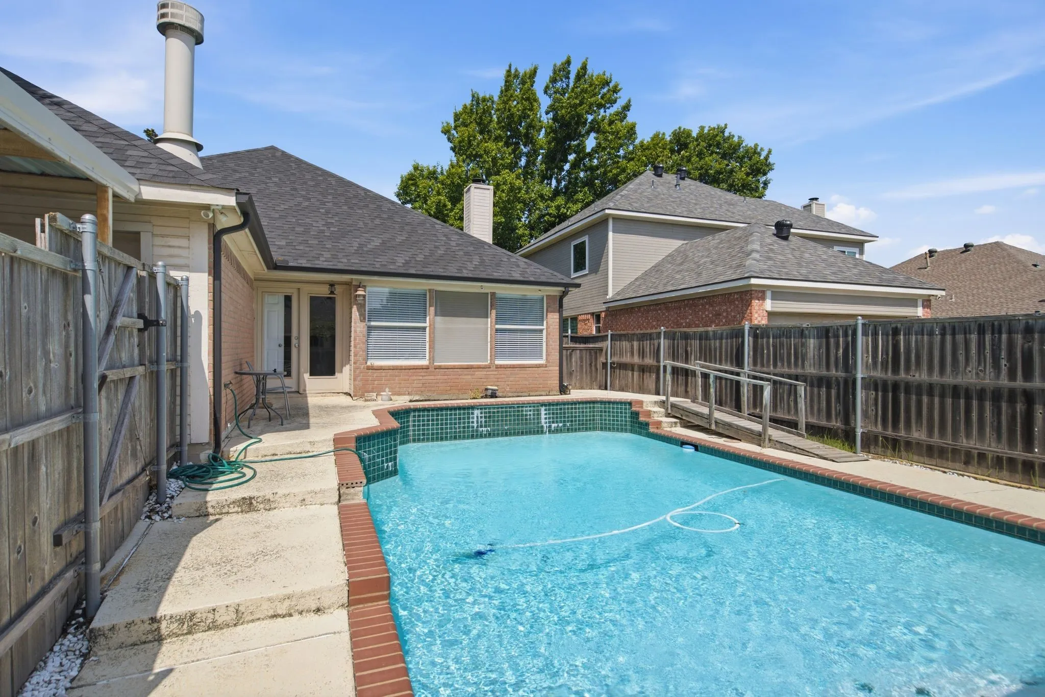 Single Family Residence For Rent in Denton County , 1237 Christopher Lane, Lewisville, Texas 75077, 3 Bedroom, 2 Bathroom, Garage spaces, 1,843 Sqft, built in 1996, mls#21338601, Real Estate Agent in Lewisville, Homes For Rent in Denton county, Homes For Rent in Lewisville, Realtor in Lewisville Texas, Real Estate Brokerage Independent Realty Texas, Luminita Cordes Realtor