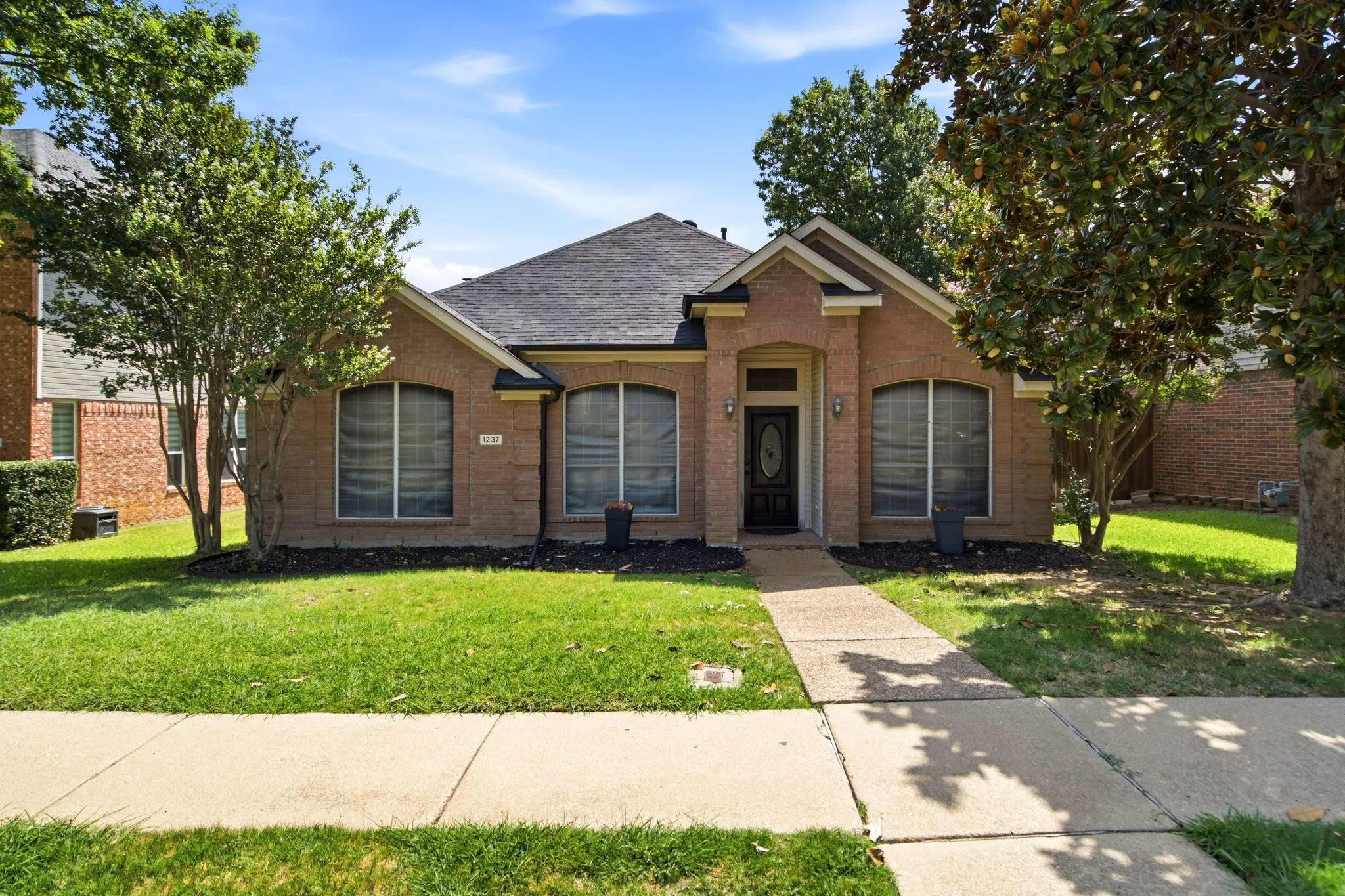 Single Family Residence For Rent in Denton County , 1237 Christopher Lane, Lewisville, Texas 75077, 3 Bedroom, 2 Bathroom, Garage spaces, 1,843 Sqft, built in 1996, mls#21338601, Real Estate Agent in Lewisville, Homes For Rent in Denton county, Homes For Rent in Lewisville, Realtor in Lewisville Texas, Real Estate Brokerage Independent Realty Texas, Luminita Cordes Realtor