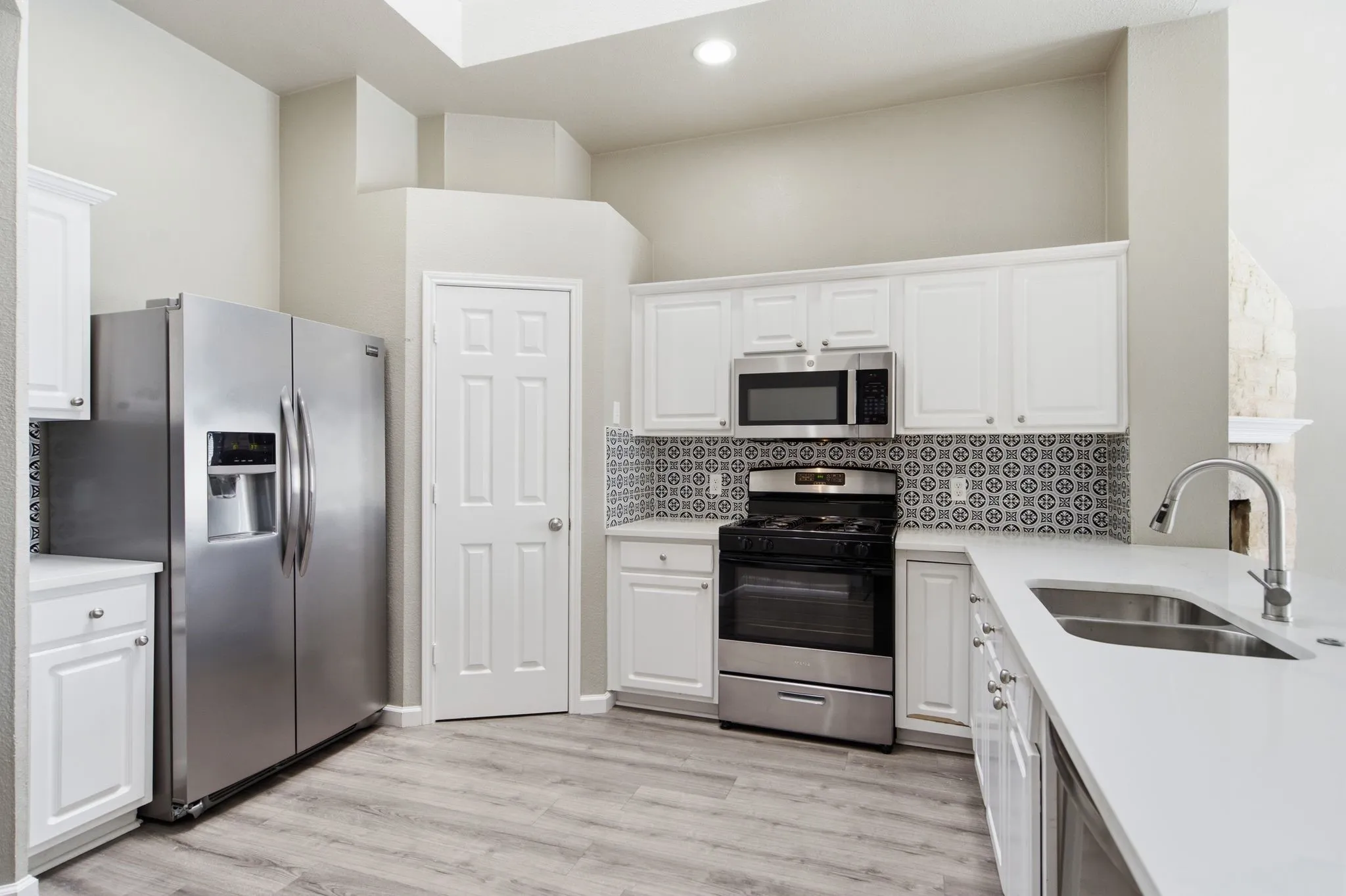 Single Family Residence For Rent in Denton County , 1237 Christopher Lane, Lewisville, Texas 75077, 3 Bedroom, 2 Bathroom, Garage spaces, 1,843 Sqft, built in 1996, mls#21338601, Real Estate Agent in Lewisville, Homes For Rent in Denton county, Homes For Rent in Lewisville, Realtor in Lewisville Texas, Real Estate Brokerage Independent Realty Texas, Luminita Cordes Realtor