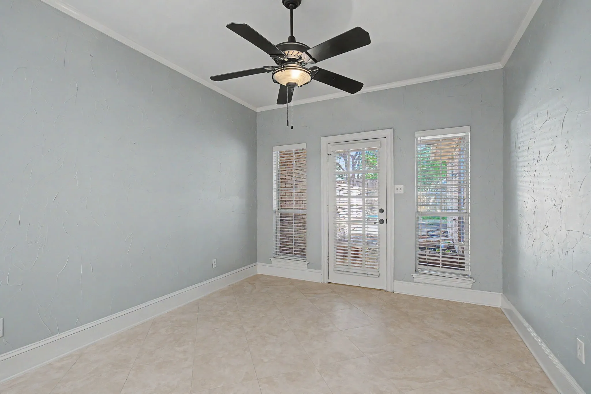 Single Family Residence For Sale in Collin County , 1807 Lakeshore Court, Mc Kinney, Texas 75072, 3 Bedroom, 3 Bathroom, 2 Garage spaces, 2,611 Sqft, built in 1985, mls#21337624, Real Estate Agent in Mc Kinney, Homes For Sale in Collin county, Homes For Sale in Mc Kinney, Realtor in Mc Kinney Texas, Real Estate Brokerage Independent Realty Texas, Luminita Cordes Realtor