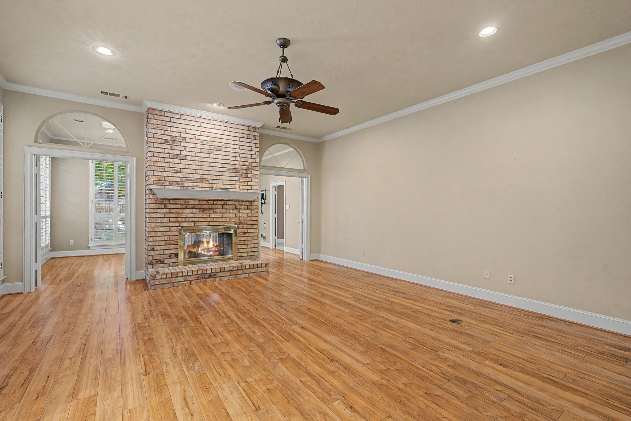 Single Family Residence For Sale in Collin County , 1807 Lakeshore Court, Mc Kinney, Texas 75072, 3 Bedroom, 3 Bathroom, 2 Garage spaces, 2,611 Sqft, built in 1985, mls#21337624, Real Estate Agent in Mc Kinney, Homes For Sale in Collin county, Homes For Sale in Mc Kinney, Realtor in Mc Kinney Texas, Real Estate Brokerage Independent Realty Texas, Luminita Cordes Realtor