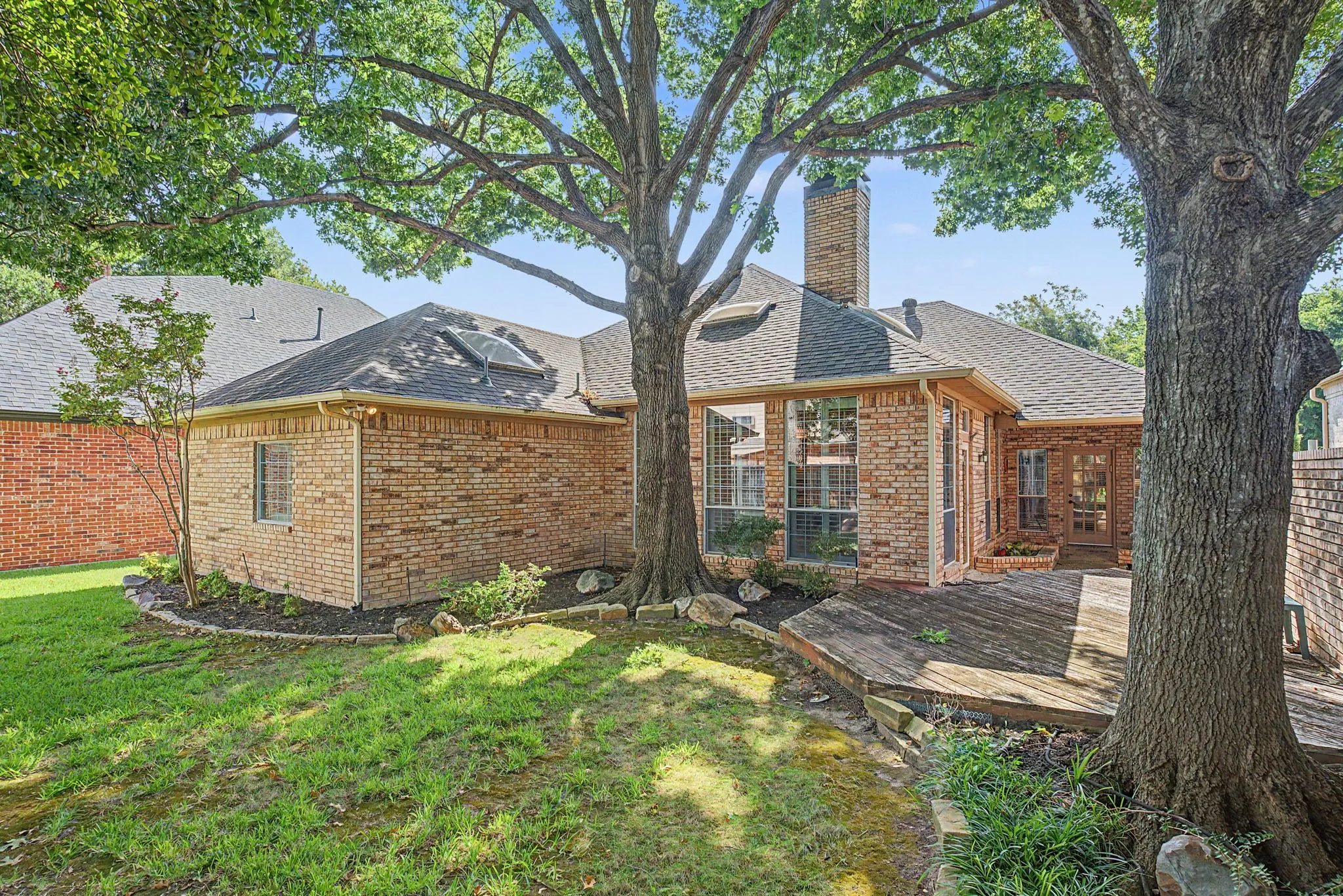 Single Family Residence For Sale in Collin County , 1807 Lakeshore Court, Mc Kinney, Texas 75072, 3 Bedroom, 3 Bathroom, 2 Garage spaces, 2,611 Sqft, built in 1985, mls#21337624, Real Estate Agent in Mc Kinney, Homes For Sale in Collin county, Homes For Sale in Mc Kinney, Realtor in Mc Kinney Texas, Real Estate Brokerage Independent Realty Texas, Luminita Cordes Realtor