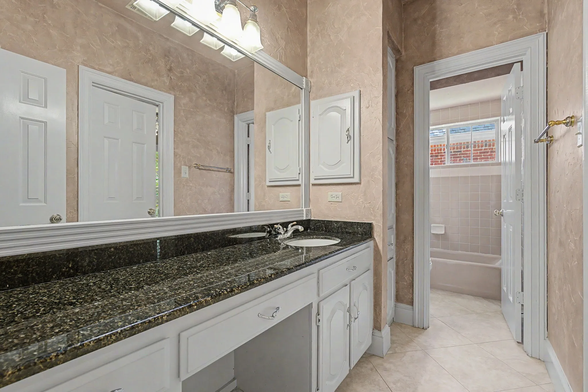 Single Family Residence For Sale in Collin County , 1807 Lakeshore Court, Mc Kinney, Texas 75072, 3 Bedroom, 3 Bathroom, 2 Garage spaces, 2,611 Sqft, built in 1985, mls#21337624, Real Estate Agent in Mc Kinney, Homes For Sale in Collin county, Homes For Sale in Mc Kinney, Realtor in Mc Kinney Texas, Real Estate Brokerage Independent Realty Texas, Luminita Cordes Realtor