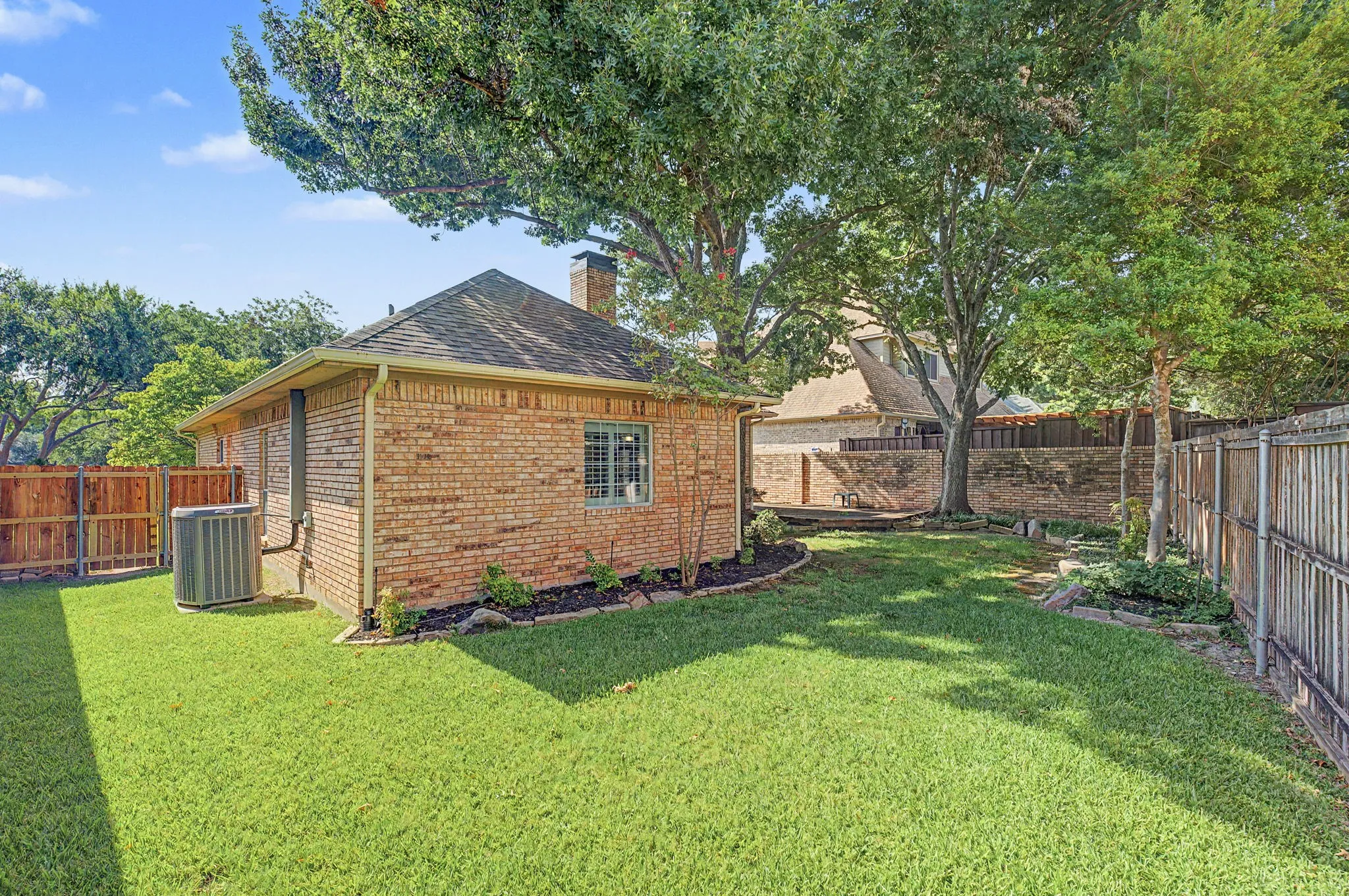Single Family Residence For Sale in Collin County , 1807 Lakeshore Court, Mc Kinney, Texas 75072, 3 Bedroom, 3 Bathroom, 2 Garage spaces, 2,611 Sqft, built in 1985, mls#21337624, Real Estate Agent in Mc Kinney, Homes For Sale in Collin county, Homes For Sale in Mc Kinney, Realtor in Mc Kinney Texas, Real Estate Brokerage Independent Realty Texas, Luminita Cordes Realtor