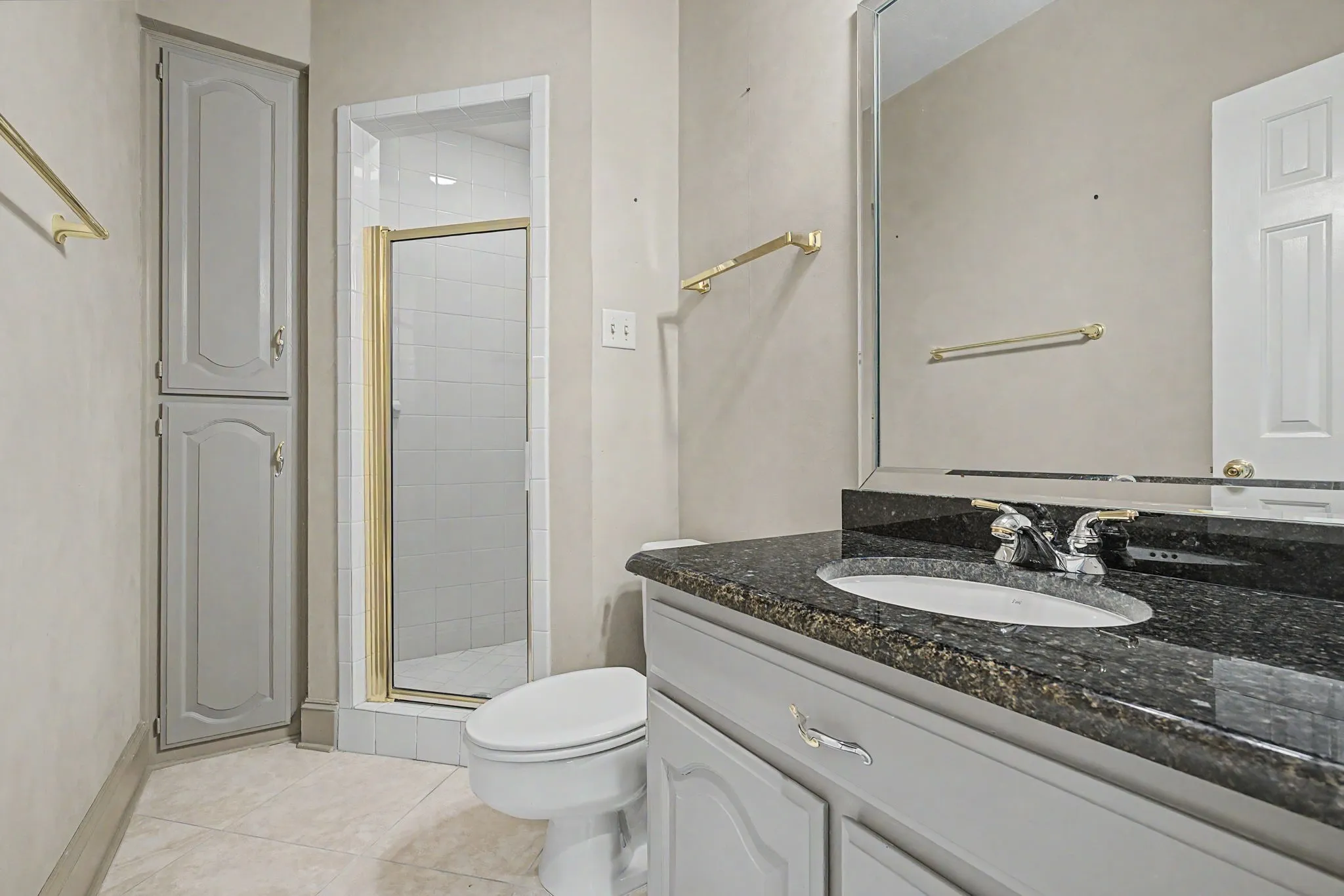 Single Family Residence For Sale in Collin County , 1807 Lakeshore Court, Mc Kinney, Texas 75072, 3 Bedroom, 3 Bathroom, 2 Garage spaces, 2,611 Sqft, built in 1985, mls#21337624, Real Estate Agent in Mc Kinney, Homes For Sale in Collin county, Homes For Sale in Mc Kinney, Realtor in Mc Kinney Texas, Real Estate Brokerage Independent Realty Texas, Luminita Cordes Realtor