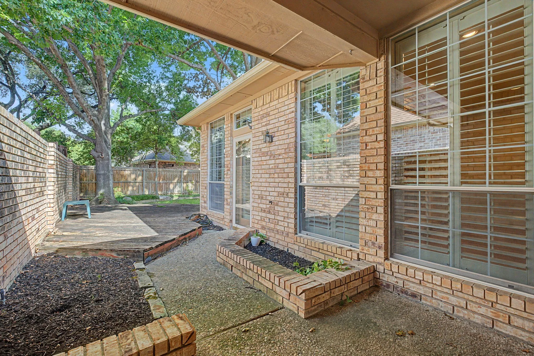 Single Family Residence For Sale in Collin County , 1807 Lakeshore Court, Mc Kinney, Texas 75072, 3 Bedroom, 3 Bathroom, 2 Garage spaces, 2,611 Sqft, built in 1985, mls#21337624, Real Estate Agent in Mc Kinney, Homes For Sale in Collin county, Homes For Sale in Mc Kinney, Realtor in Mc Kinney Texas, Real Estate Brokerage Independent Realty Texas, Luminita Cordes Realtor