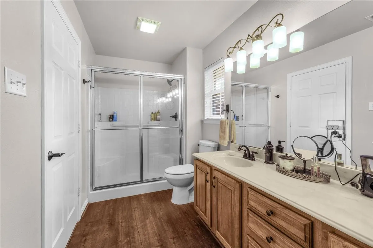 Single Family Residence For Sale in Hood County , 1013 Teresa Court, Granbury, Texas 76048, 2 Bedroom, 2 Bathroom, 2 Garage spaces, 1,519 Sqft, built in 2003, mls#21340502, Real Estate Agent in Granbury, Homes For Sale in Hood county, Homes For Sale in Granbury, Realtor in Granbury Texas, Real Estate Brokerage Independent Realty Texas, Luminita Cordes Realtor
