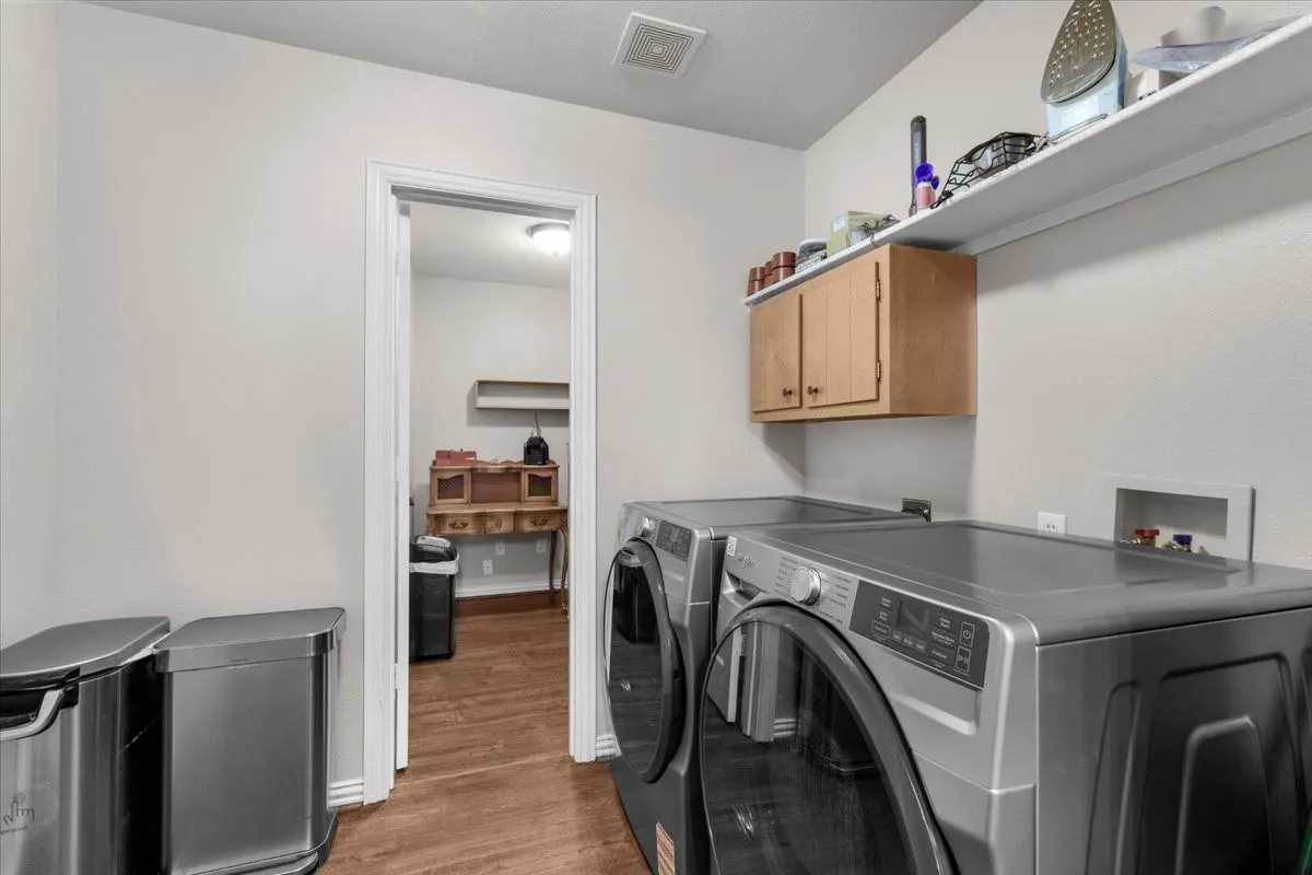 Single Family Residence For Sale in Hood County , 1013 Teresa Court, Granbury, Texas 76048, 2 Bedroom, 2 Bathroom, 2 Garage spaces, 1,519 Sqft, built in 2003, mls#21340502, Real Estate Agent in Granbury, Homes For Sale in Hood county, Homes For Sale in Granbury, Realtor in Granbury Texas, Real Estate Brokerage Independent Realty Texas, Luminita Cordes Realtor