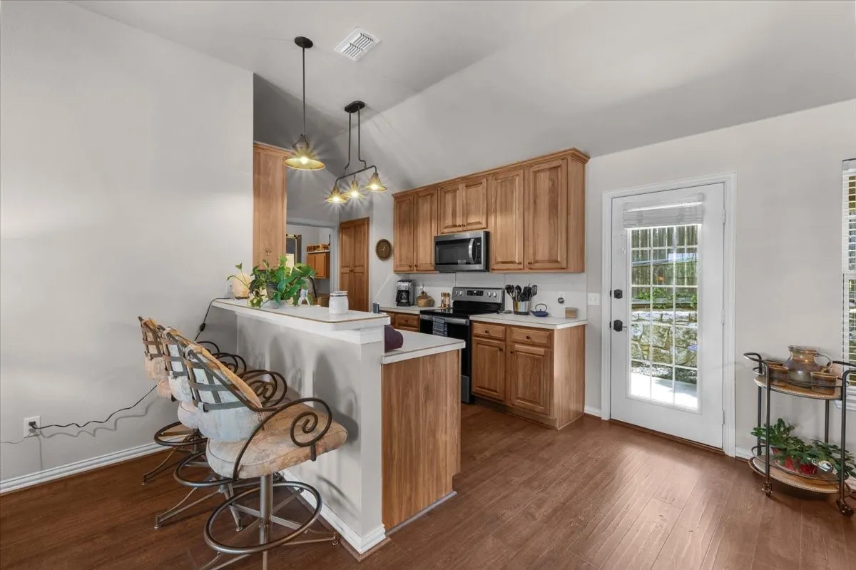 Single Family Residence For Sale in Hood County , 1013 Teresa Court, Granbury, Texas 76048, 2 Bedroom, 2 Bathroom, 2 Garage spaces, 1,519 Sqft, built in 2003, mls#21340502, Real Estate Agent in Granbury, Homes For Sale in Hood county, Homes For Sale in Granbury, Realtor in Granbury Texas, Real Estate Brokerage Independent Realty Texas, Luminita Cordes Realtor
