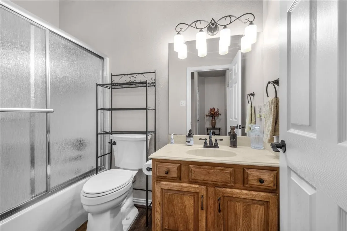 Single Family Residence For Sale in Hood County , 1013 Teresa Court, Granbury, Texas 76048, 2 Bedroom, 2 Bathroom, 2 Garage spaces, 1,519 Sqft, built in 2003, mls#21340502, Real Estate Agent in Granbury, Homes For Sale in Hood county, Homes For Sale in Granbury, Realtor in Granbury Texas, Real Estate Brokerage Independent Realty Texas, Luminita Cordes Realtor